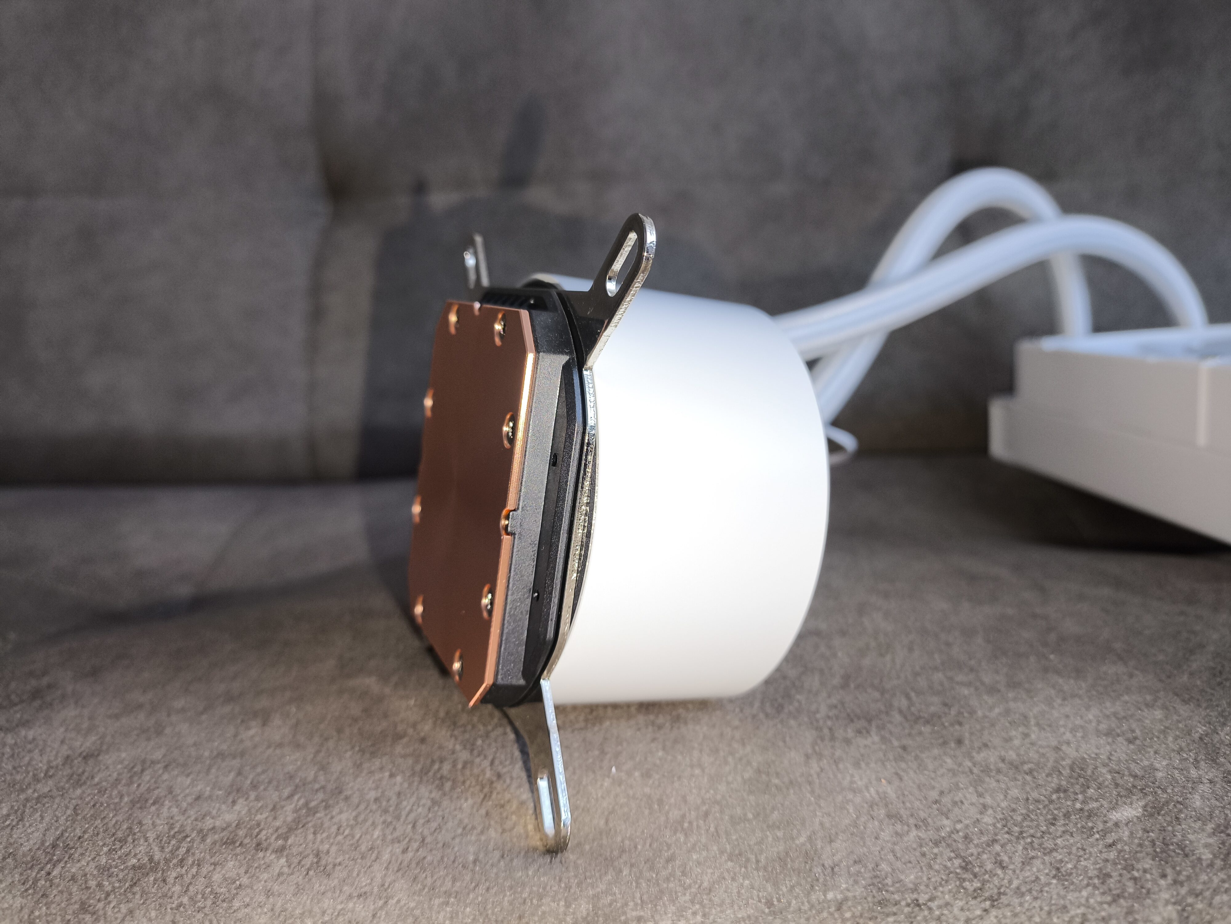 Krux HydroX 240 / Krux HydroGlance 360 White LCD - premierowy test chłodzeń AIO. Czy oba są warte uwagi?