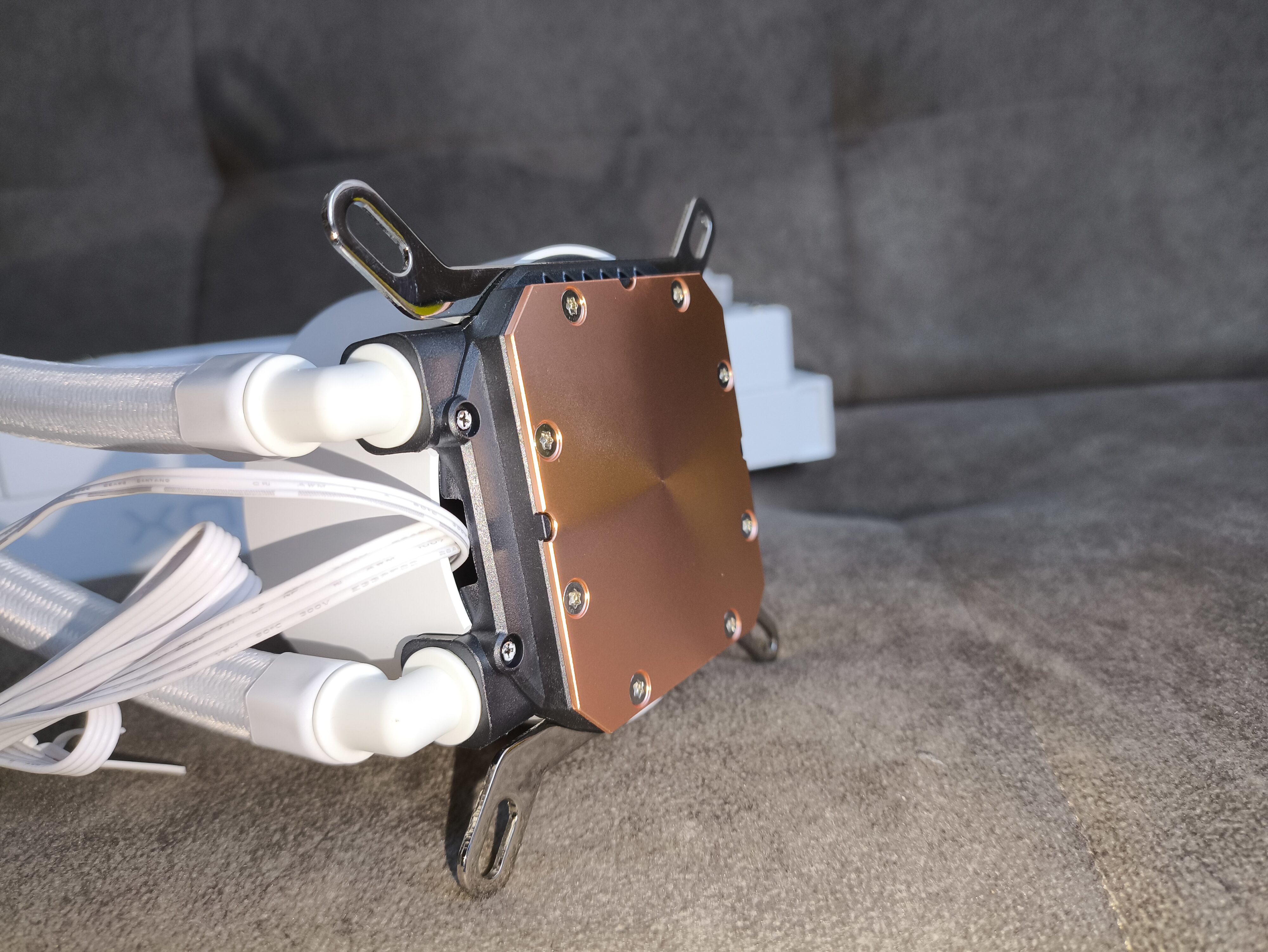 Krux HydroX 240 / Krux HydroGlance 360 White LCD - premierowy test chłodzeń AIO. Czy oba są warte uwagi?