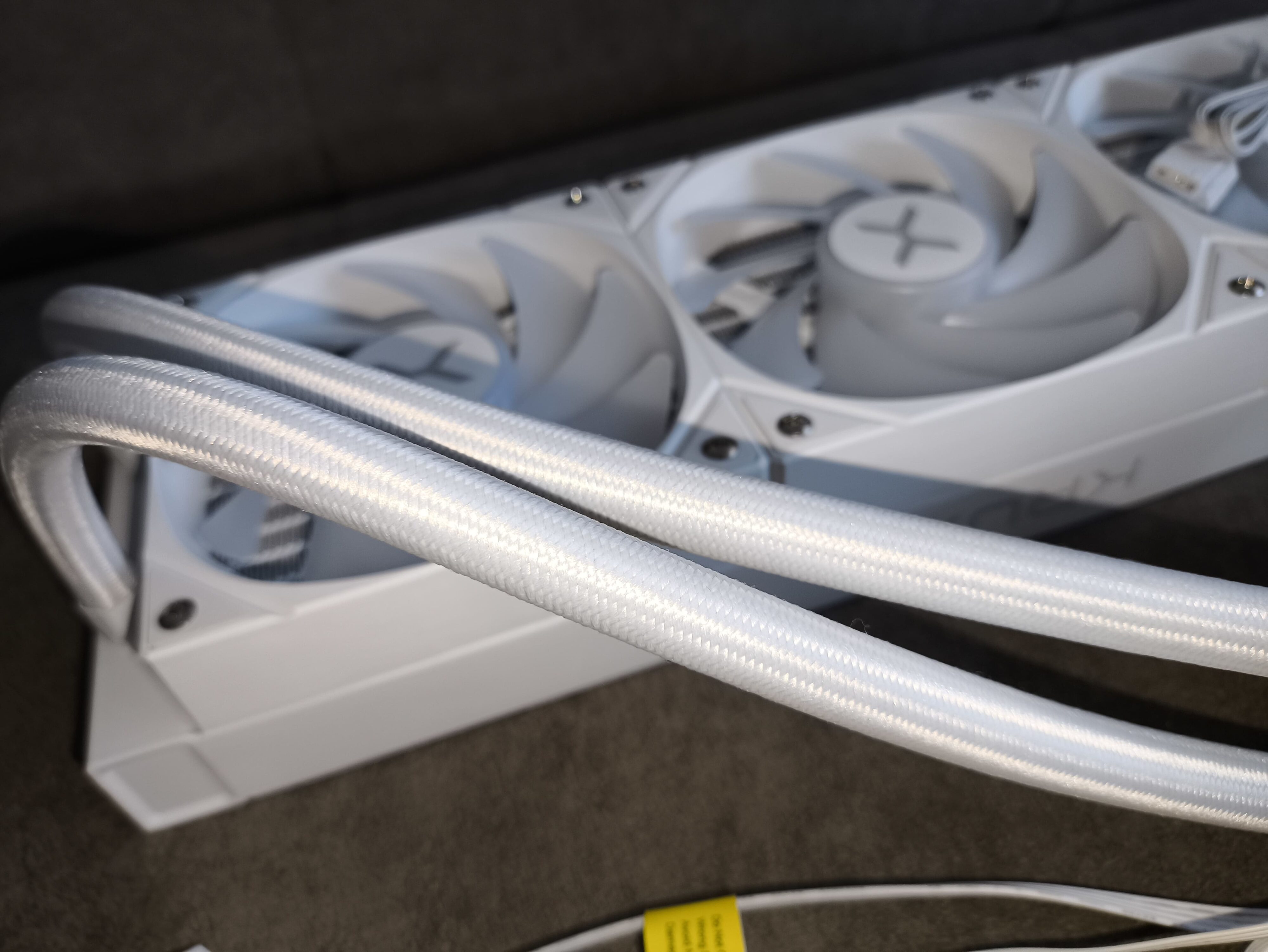 Krux HydroX 240 / Krux HydroGlance 360 White LCD - premierowy test chłodzeń AIO. Czy oba są warte uwagi?