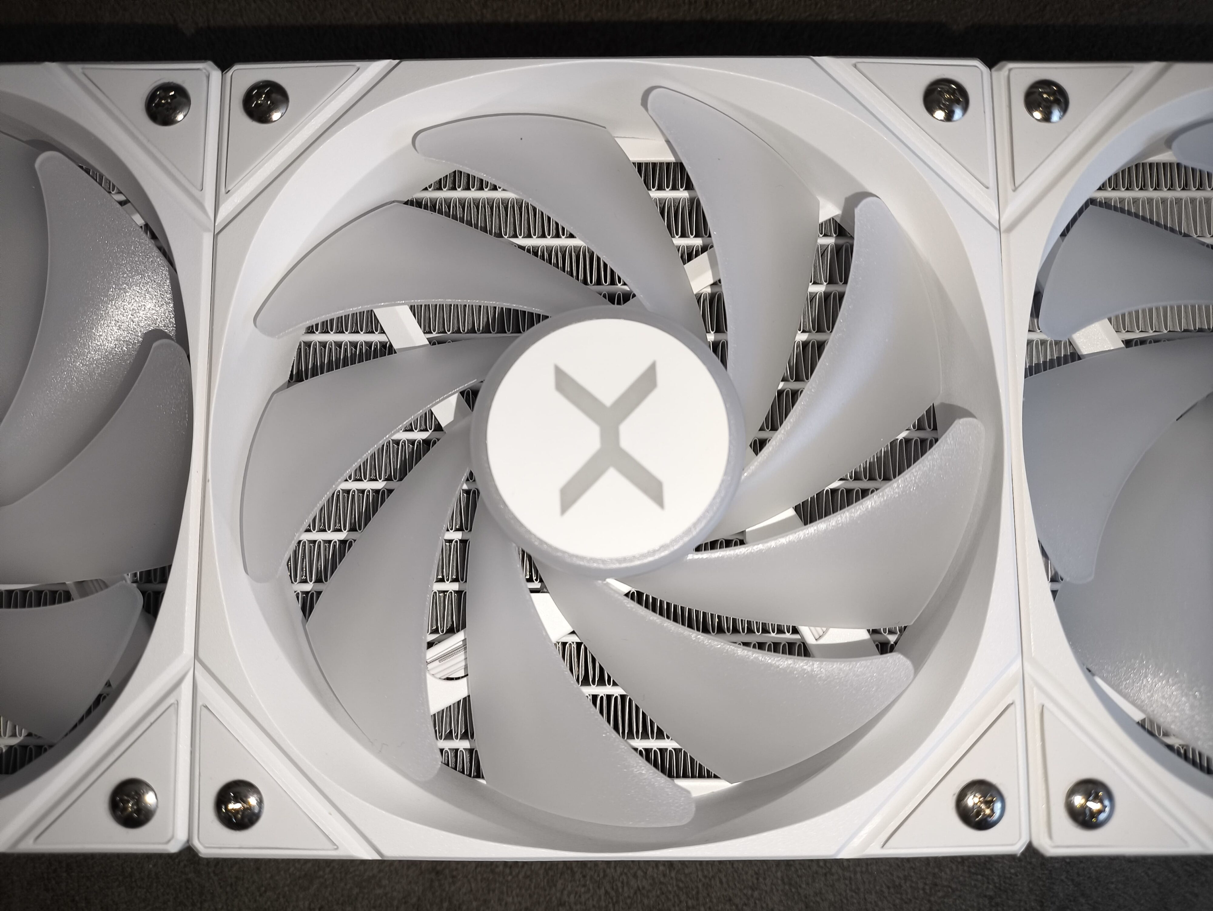 Krux HydroX 240 / Krux HydroGlance 360 White LCD - premierowy test chłodzeń AIO. Czy oba są warte uwagi?