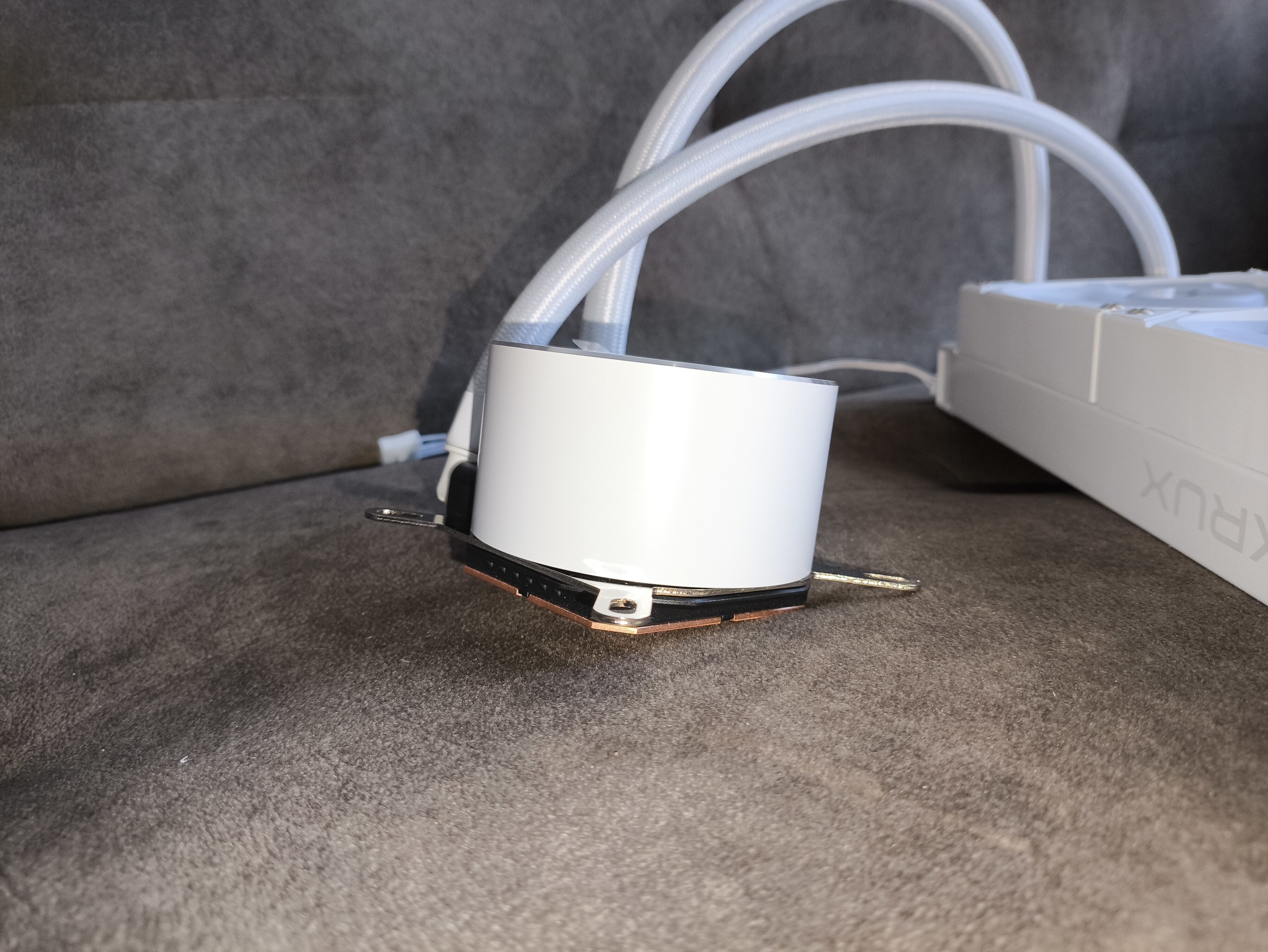 Krux HydroX 240 / Krux HydroGlance 360 White LCD - premierowy test chłodzeń AIO. Czy oba są warte uwagi?