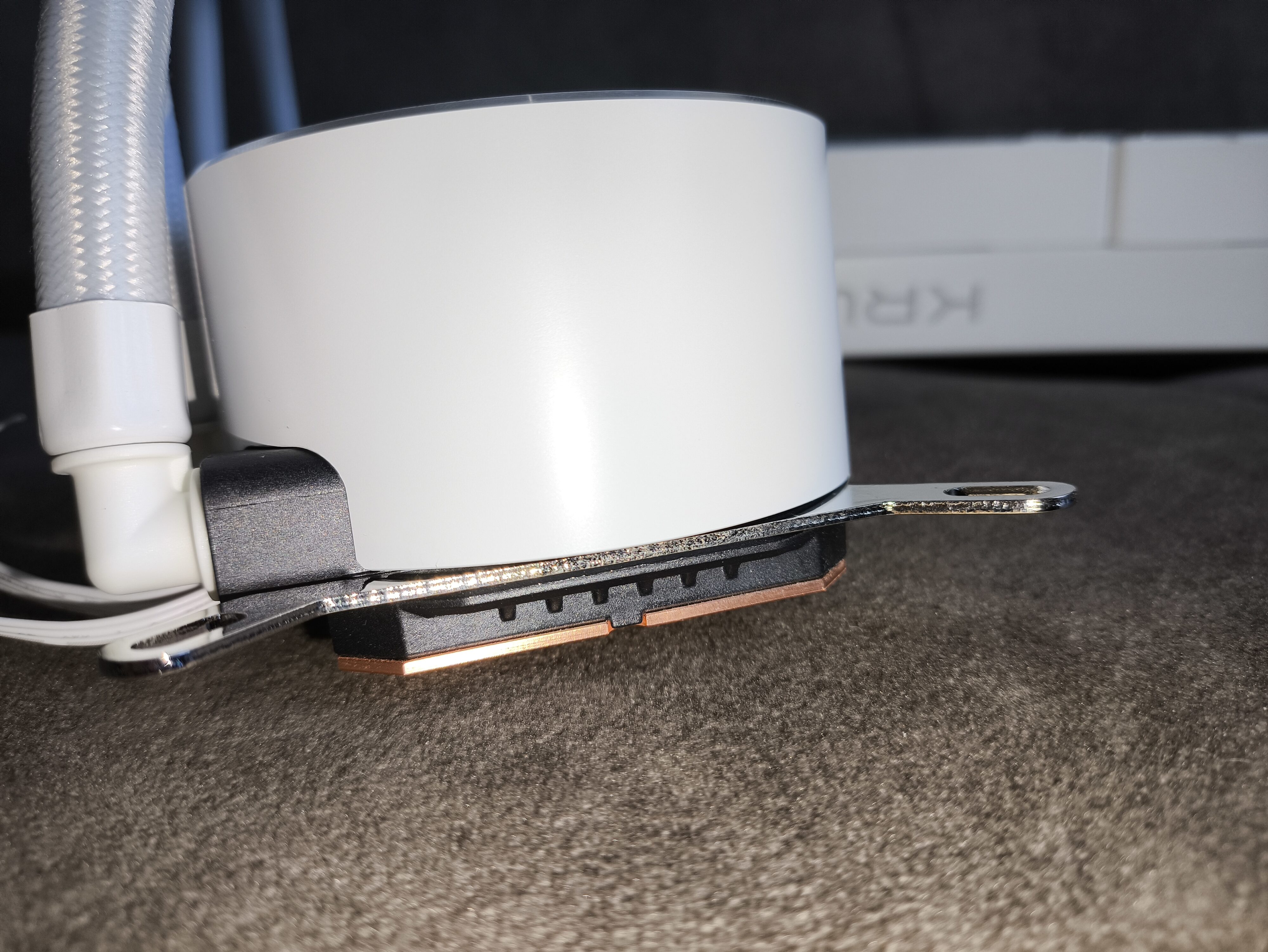 Krux HydroX 240 / Krux HydroGlance 360 White LCD - premierowy test chłodzeń AIO. Czy oba są warte uwagi?