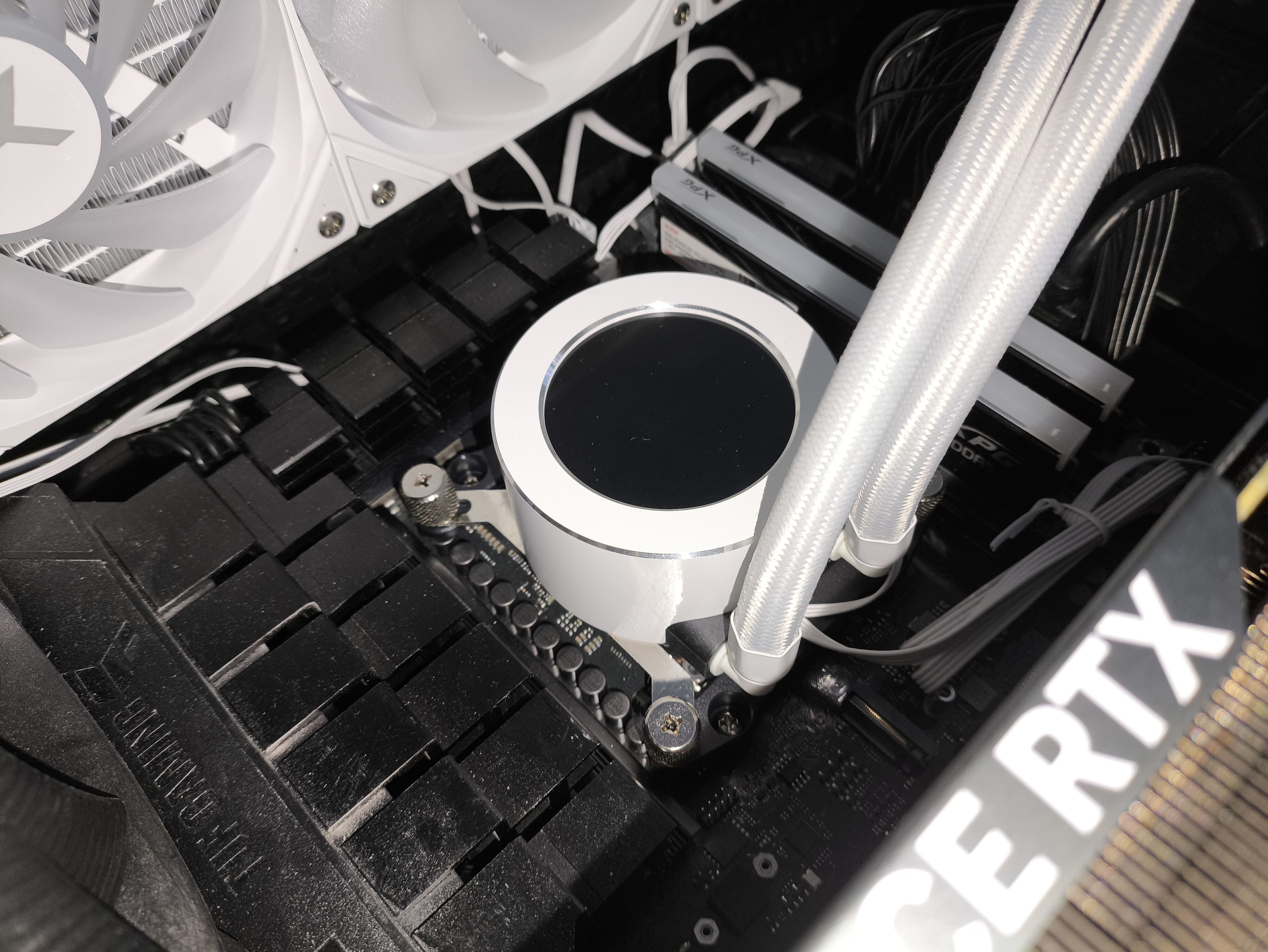 Krux HydroX 240 / Krux HydroGlance 360 White LCD - premierowy test chłodzeń AIO. Czy oba są warte uwagi?