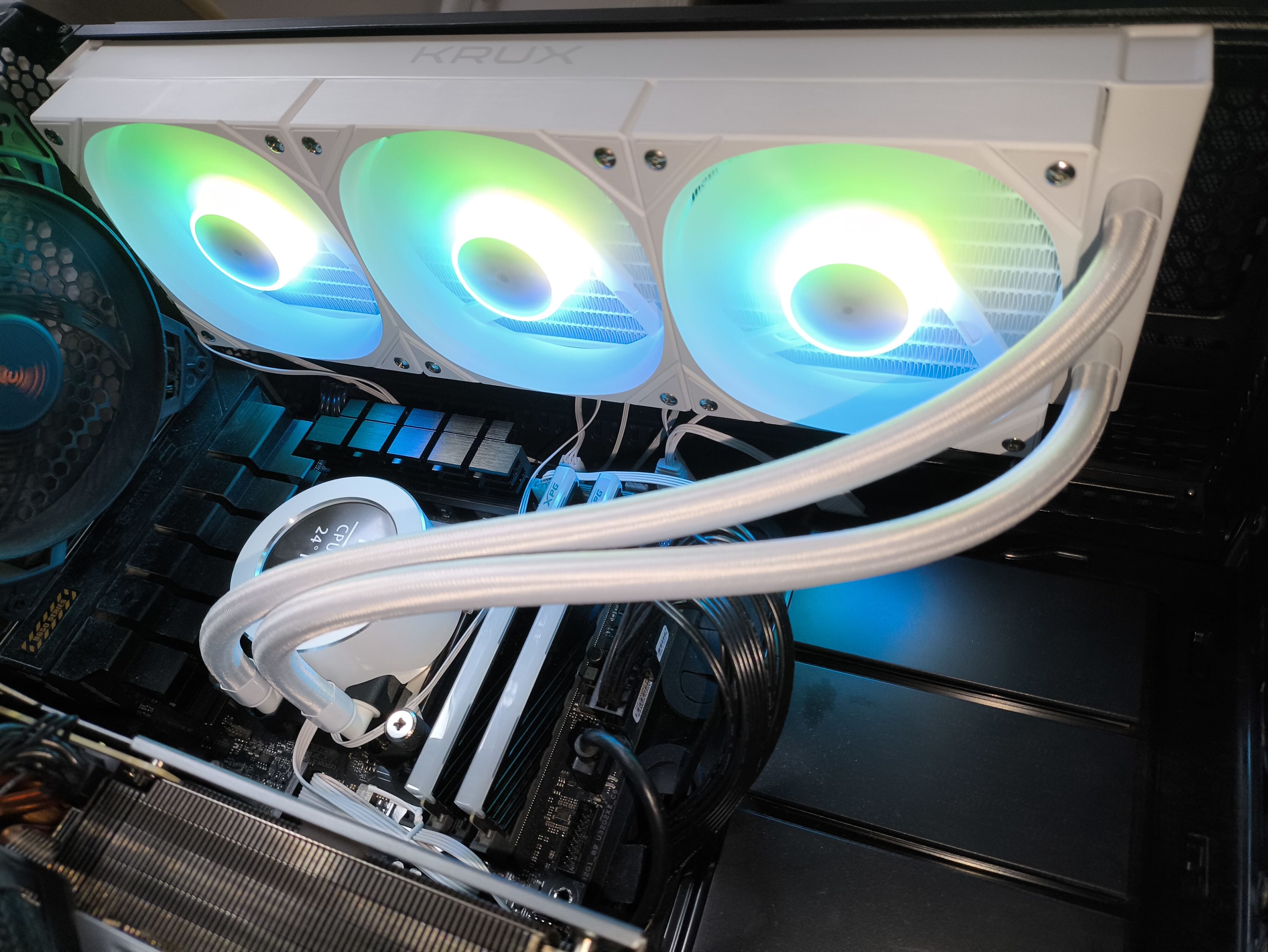 Krux HydroX 240 / Krux HydroGlance 360 White LCD - premierowy test chłodzeń AIO. Czy oba są warte uwagi?