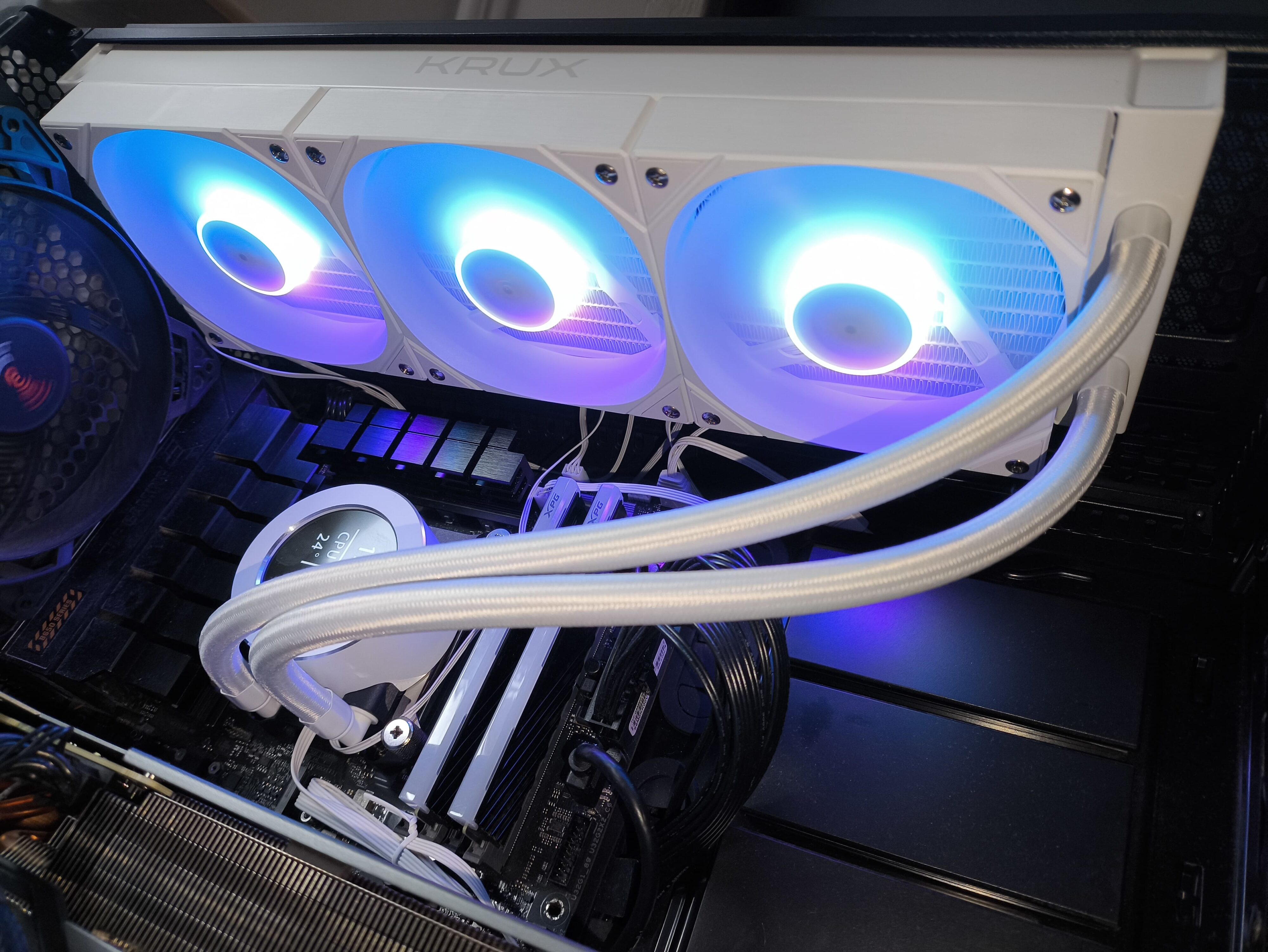 Krux HydroX 240 / Krux HydroGlance 360 White LCD - premierowy test chłodzeń AIO. Czy oba są warte uwagi?