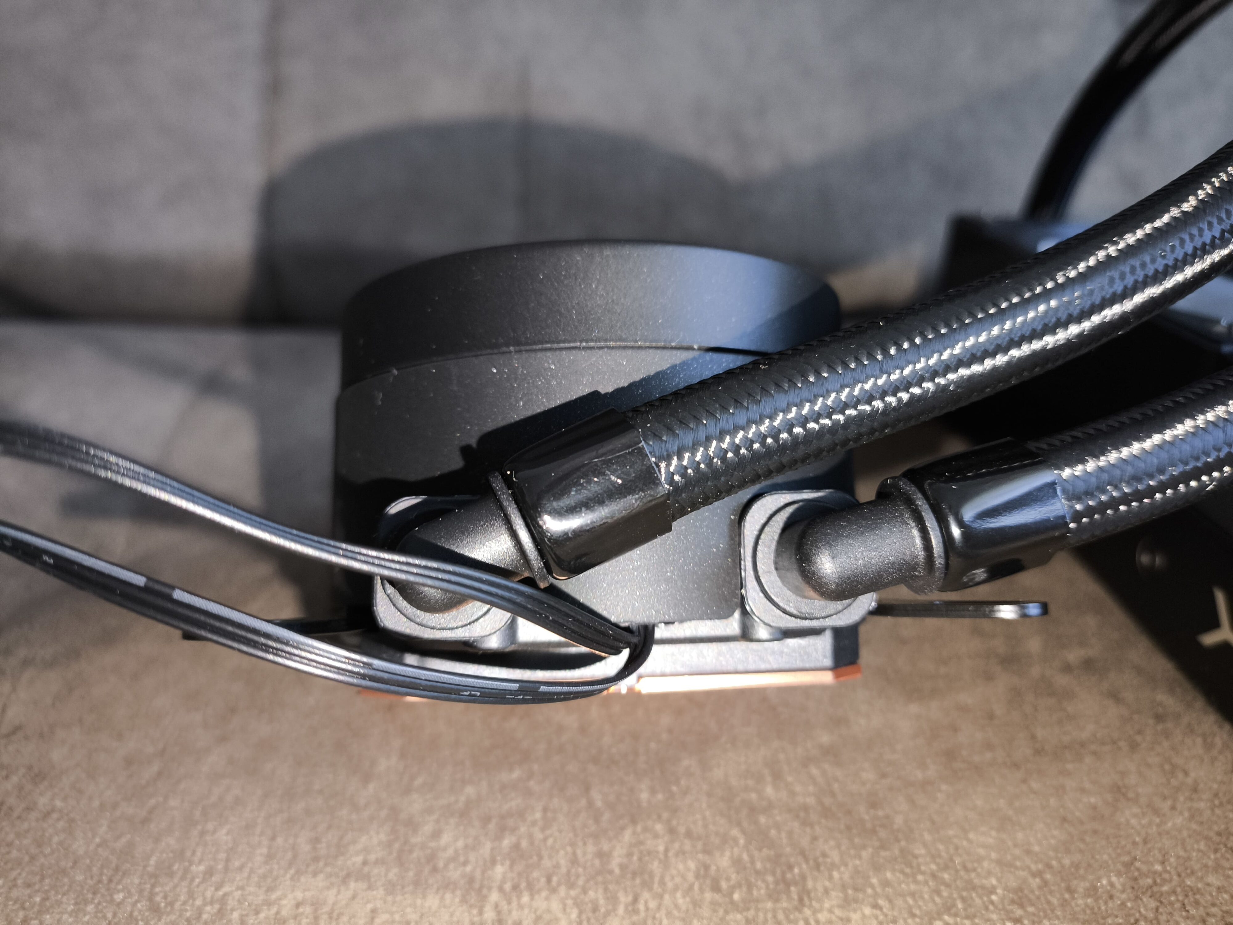 Krux HydroX 240 / Krux HydroGlance 360 White LCD - premierowy test chłodzeń AIO. Czy oba są warte uwagi?