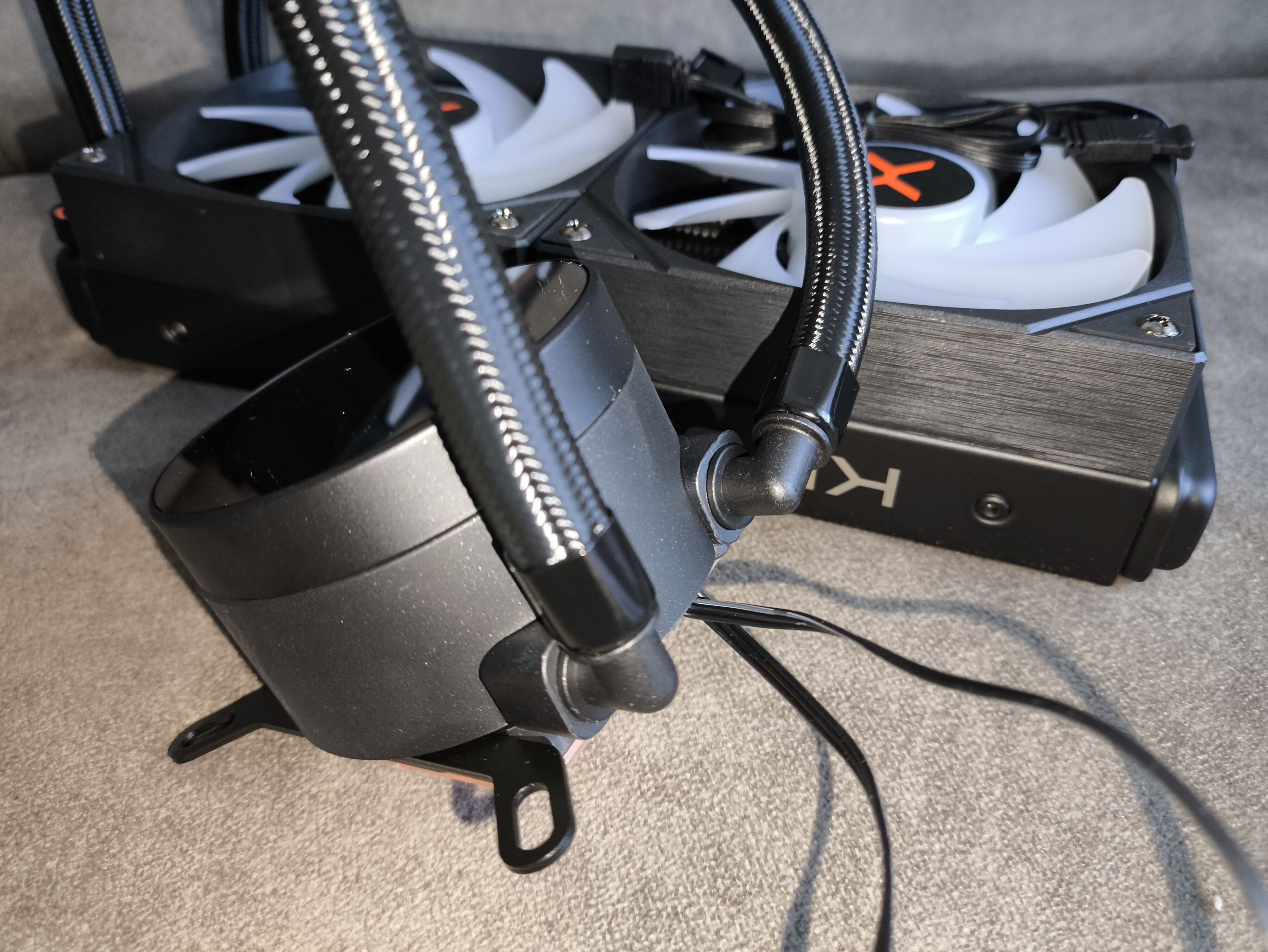 Krux HydroX 240 / Krux HydroGlance 360 White LCD - premierowy test chłodzeń AIO. Czy oba są warte uwagi?