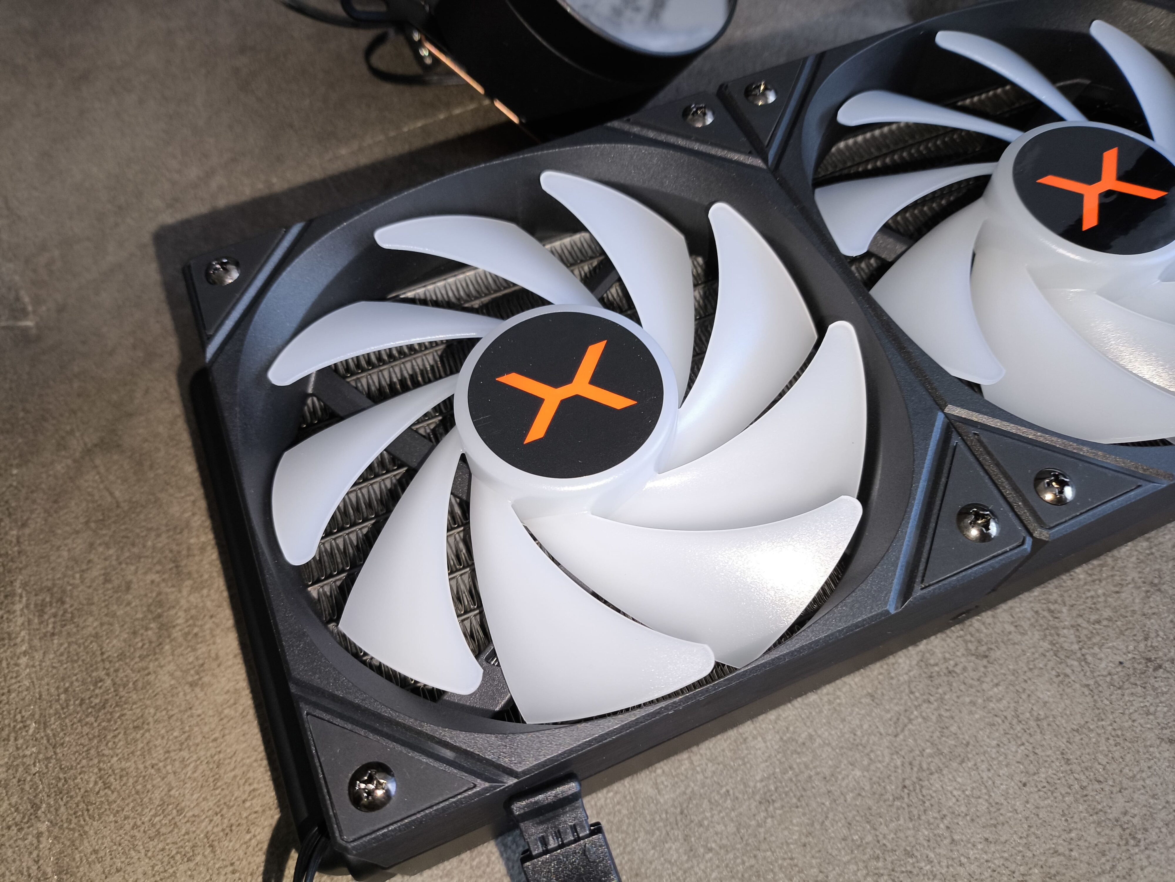 Krux HydroX 240 / Krux HydroGlance 360 White LCD - premierowy test chłodzeń AIO. Czy oba są warte uwagi?