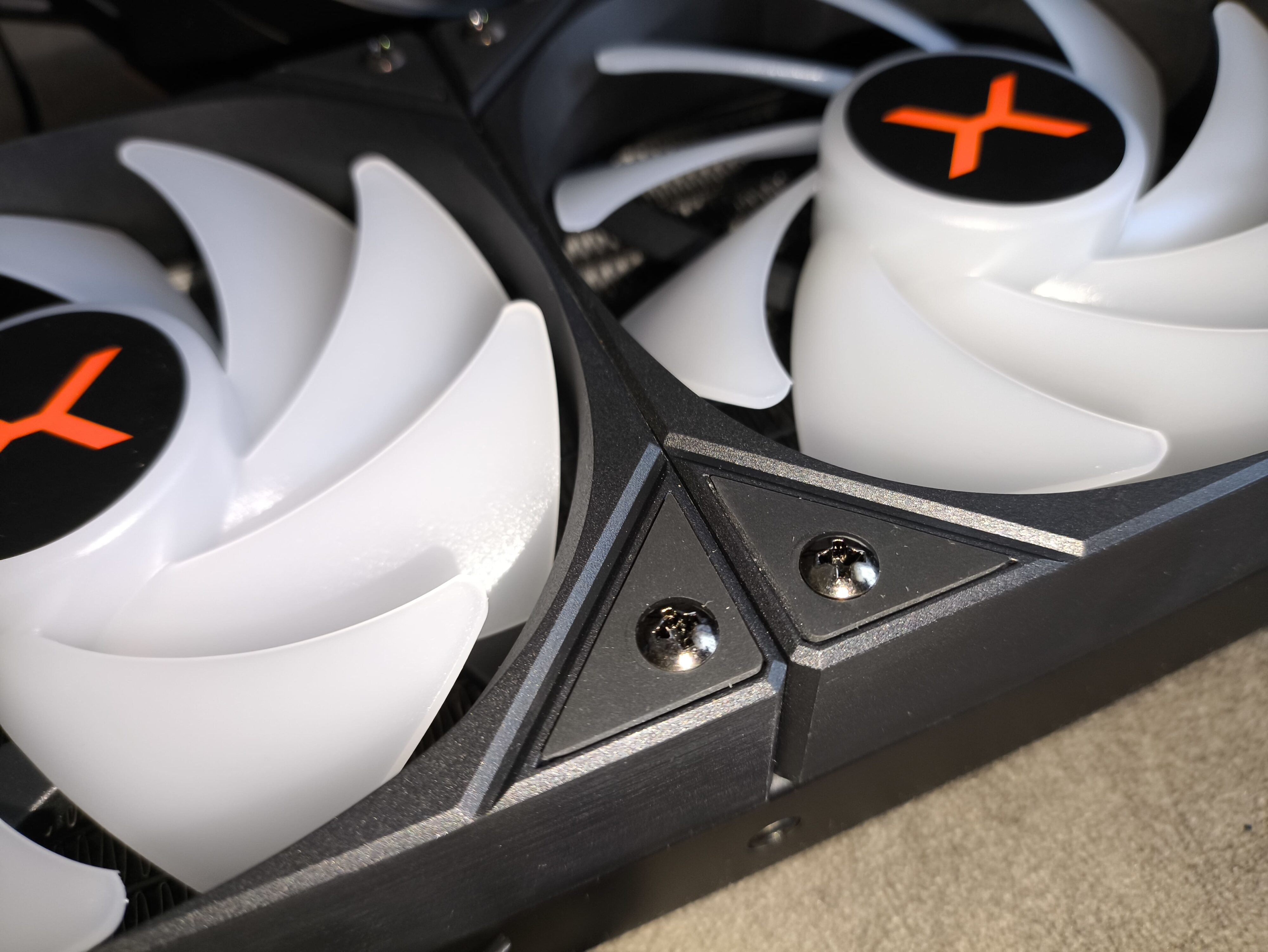 Krux HydroX 240 / Krux HydroGlance 360 White LCD - premierowy test chłodzeń AIO. Czy oba są warte uwagi?