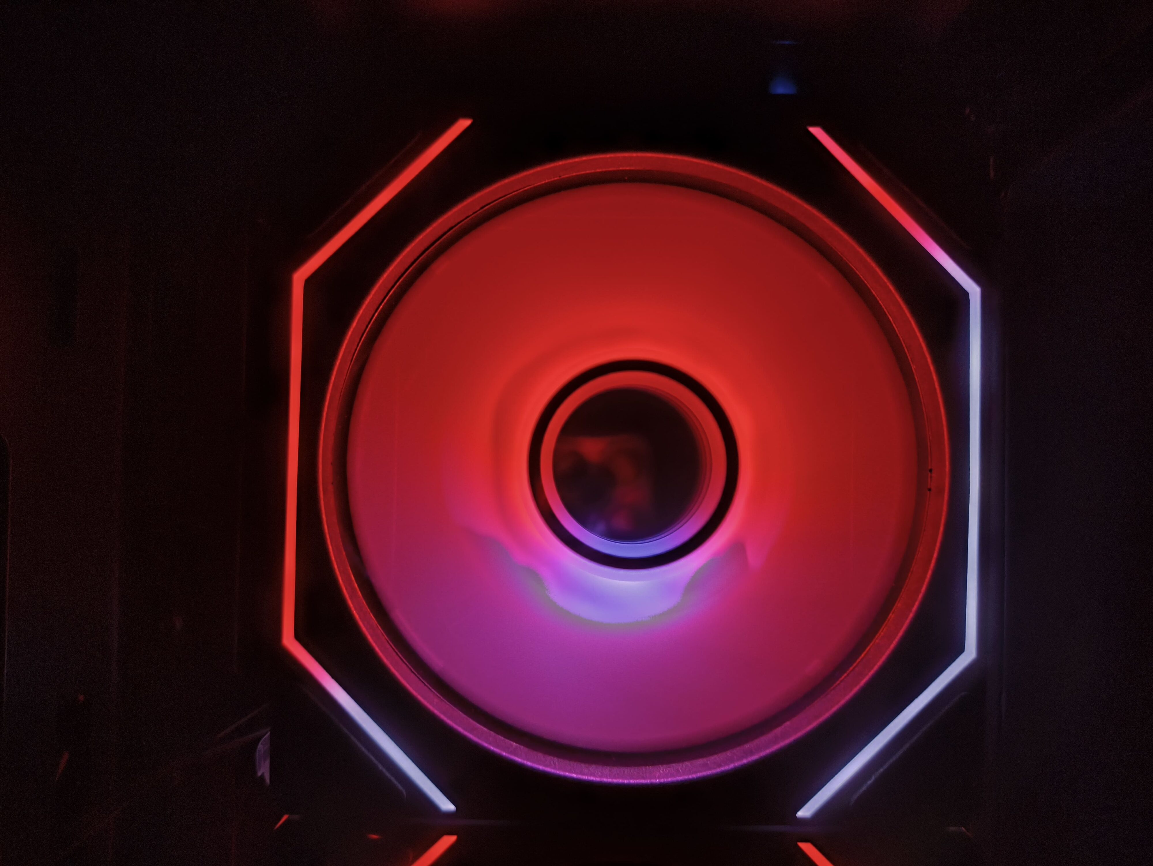 FSP M580 - test obudowy z zakrzywionym szkłem, które spodoba się każdemu!