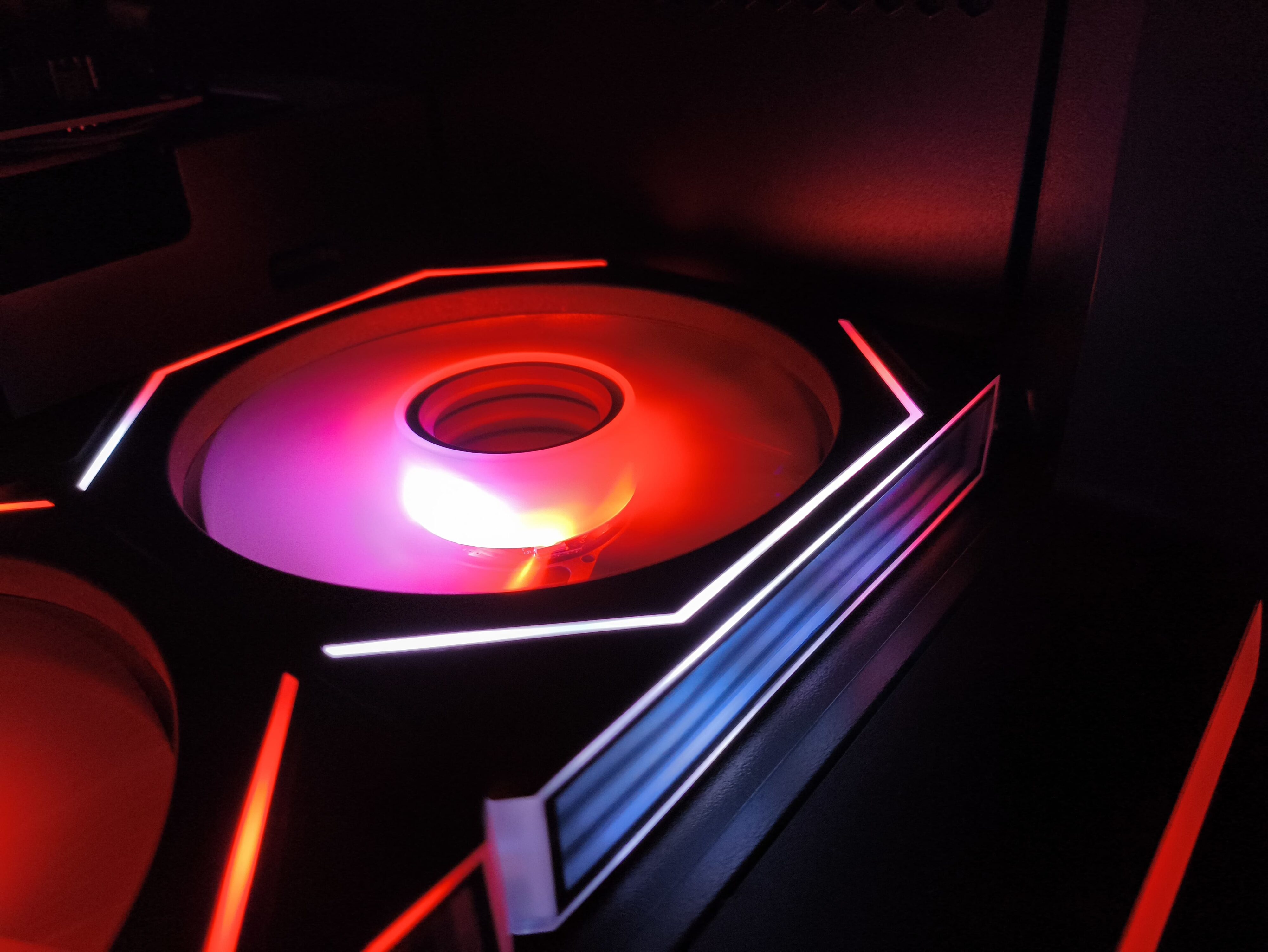 FSP M580 - test obudowy z zakrzywionym szkłem, które spodoba się każdemu!