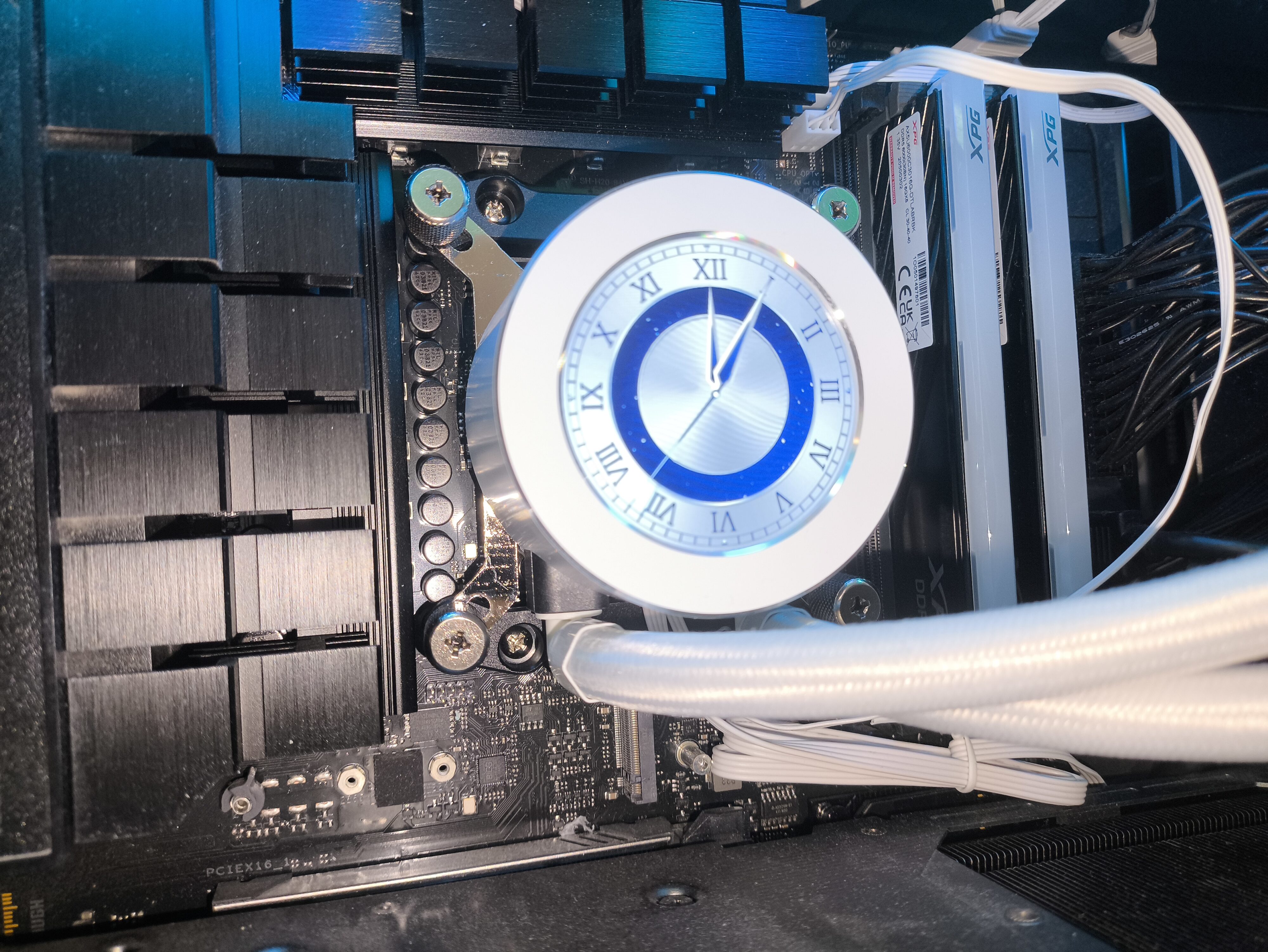 Krux HydroX 240 / Krux HydroGlance 360 White LCD - premierowy test chłodzeń AIO. Czy oba są warte uwagi?