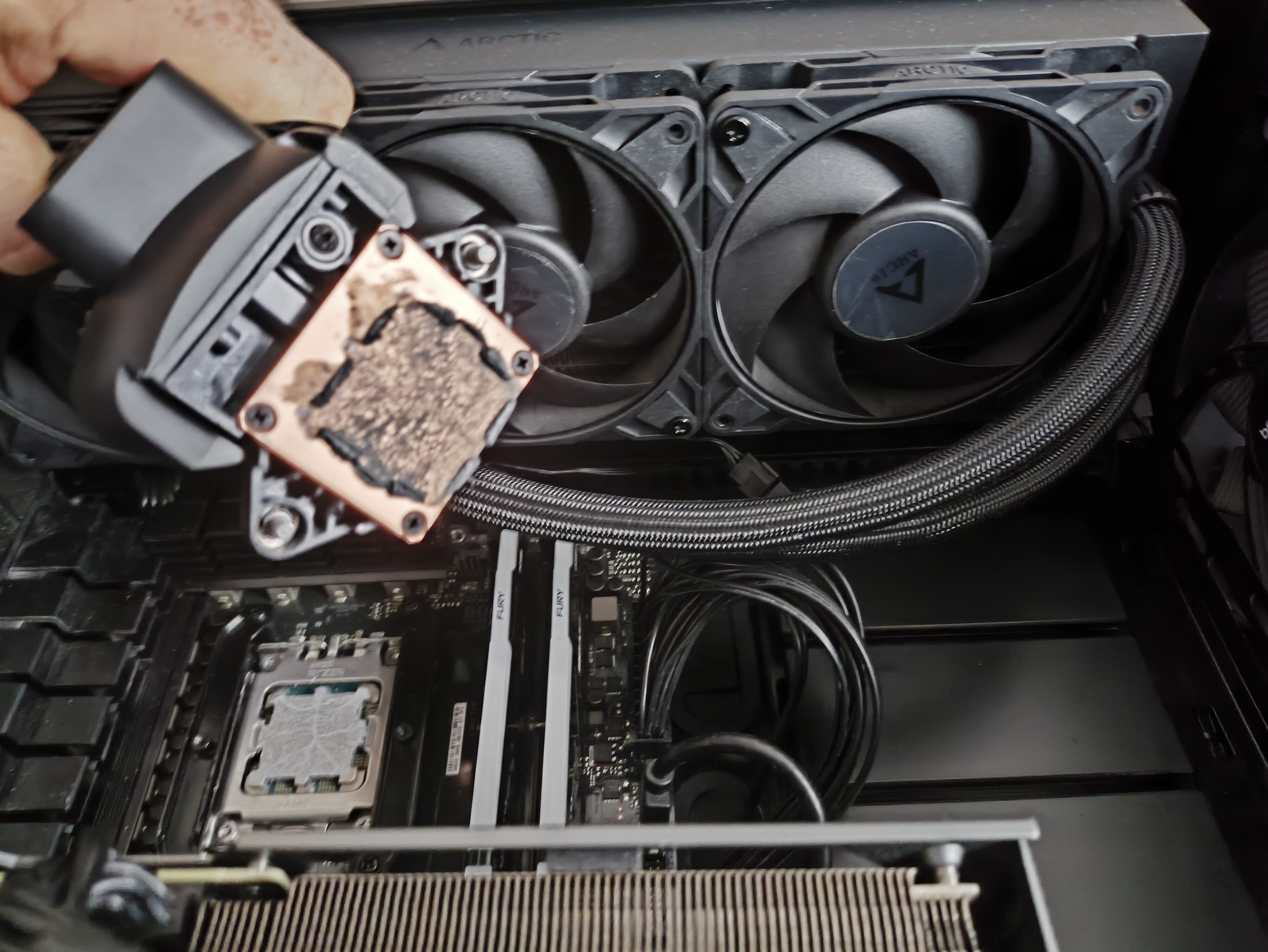 Arctic Liquid Freezer III Pro 360 - test chłodzenia AIO. Wydajnie, ale jednocześnie masakrycznie głośno