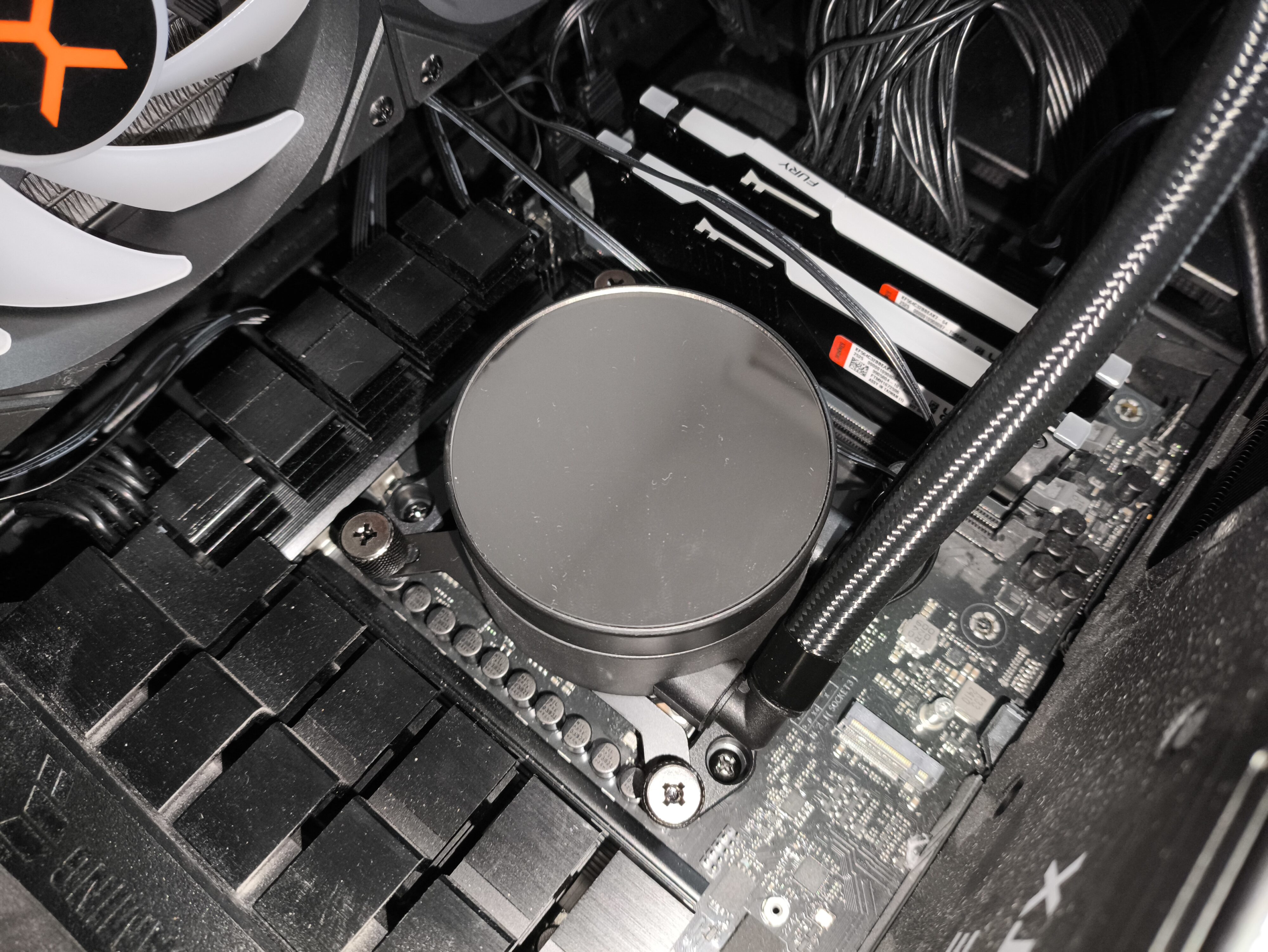 Krux HydroX 240 / Krux HydroGlance 360 White LCD - premierowy test chłodzeń AIO. Czy oba są warte uwagi?