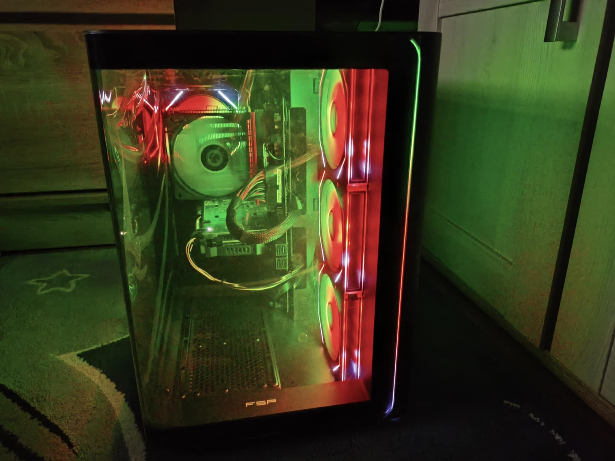 FSP M580 - test obudowy z zakrzywionym szkłem, które spodoba się każdemu!