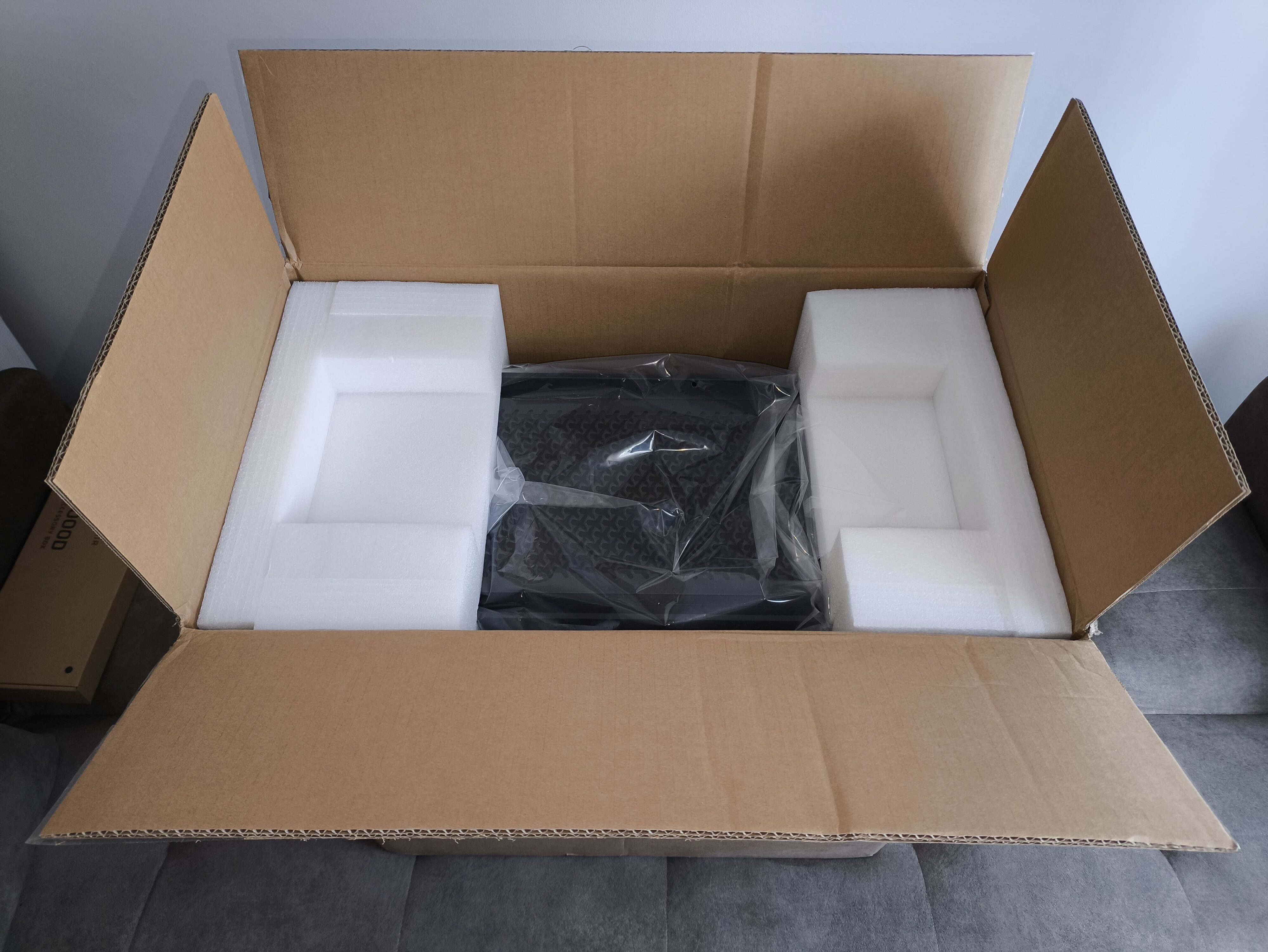 Corsair Frame 5000D RS - test obudowy. Pojemna i wysoce konfigurowalna. Ale też i głośna