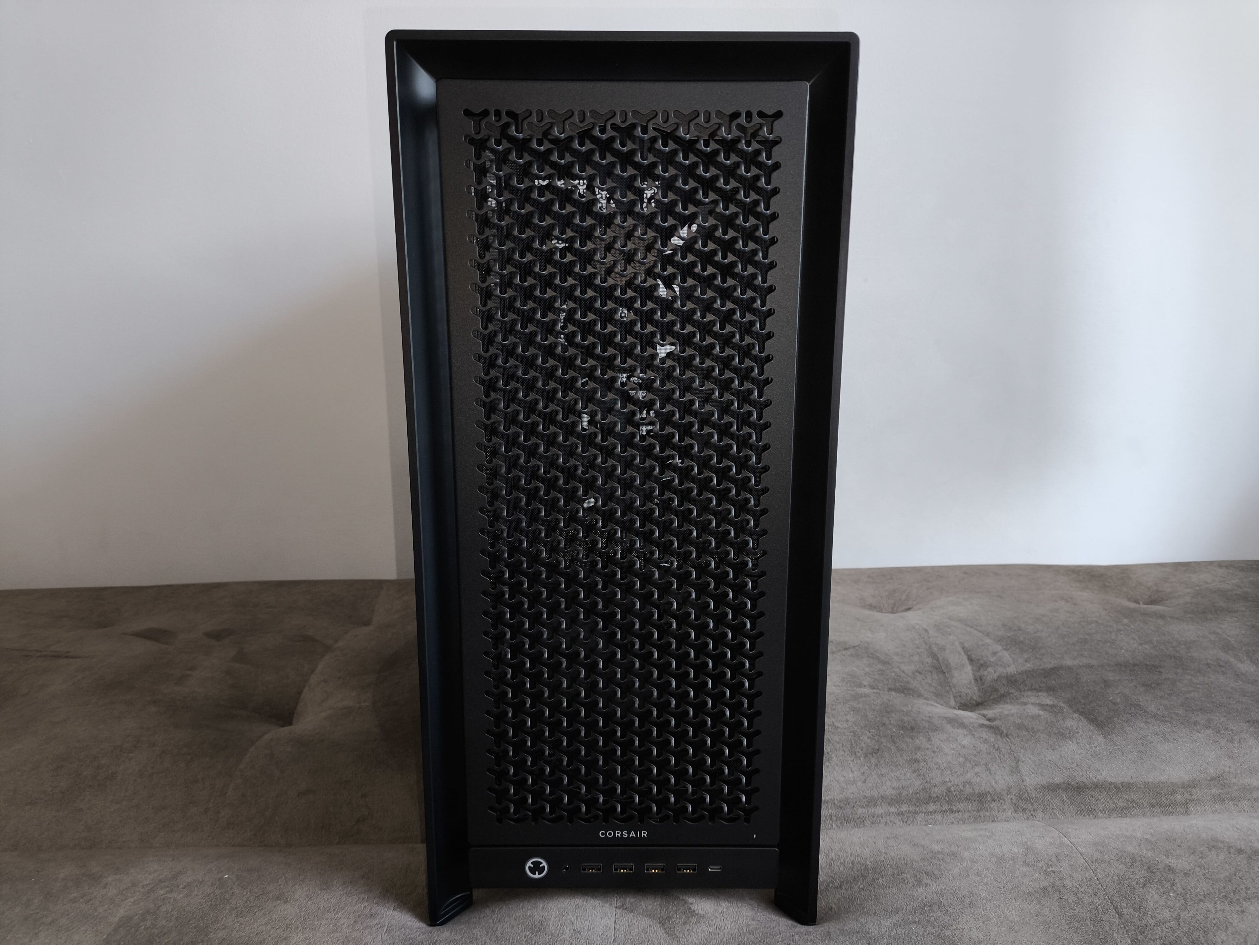 Corsair Frame 5000D RS - test obudowy. Pojemna i wysoce konfigurowalna. Ale też i głośna