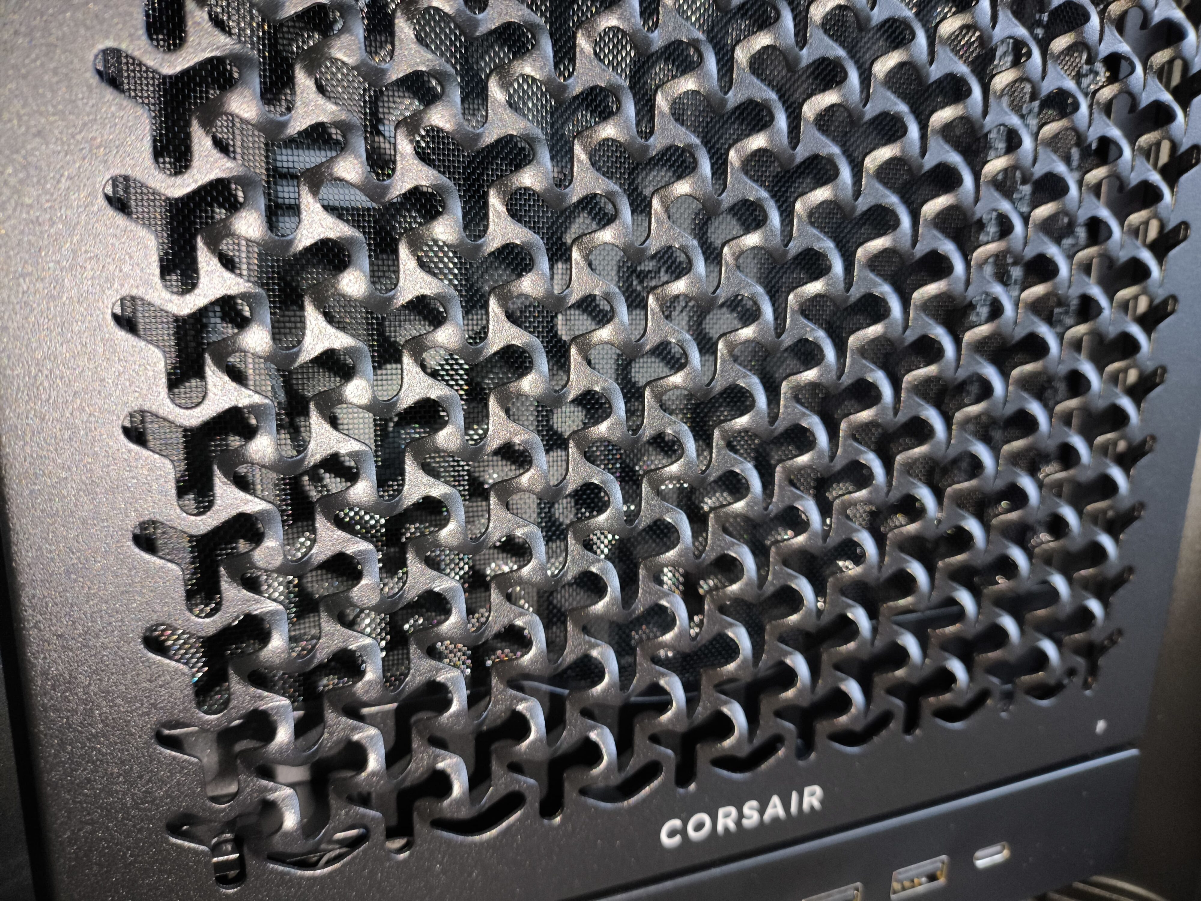 Corsair Frame 5000D RS - test obudowy. Pojemna i wysoce konfigurowalna. Ale też i głośna