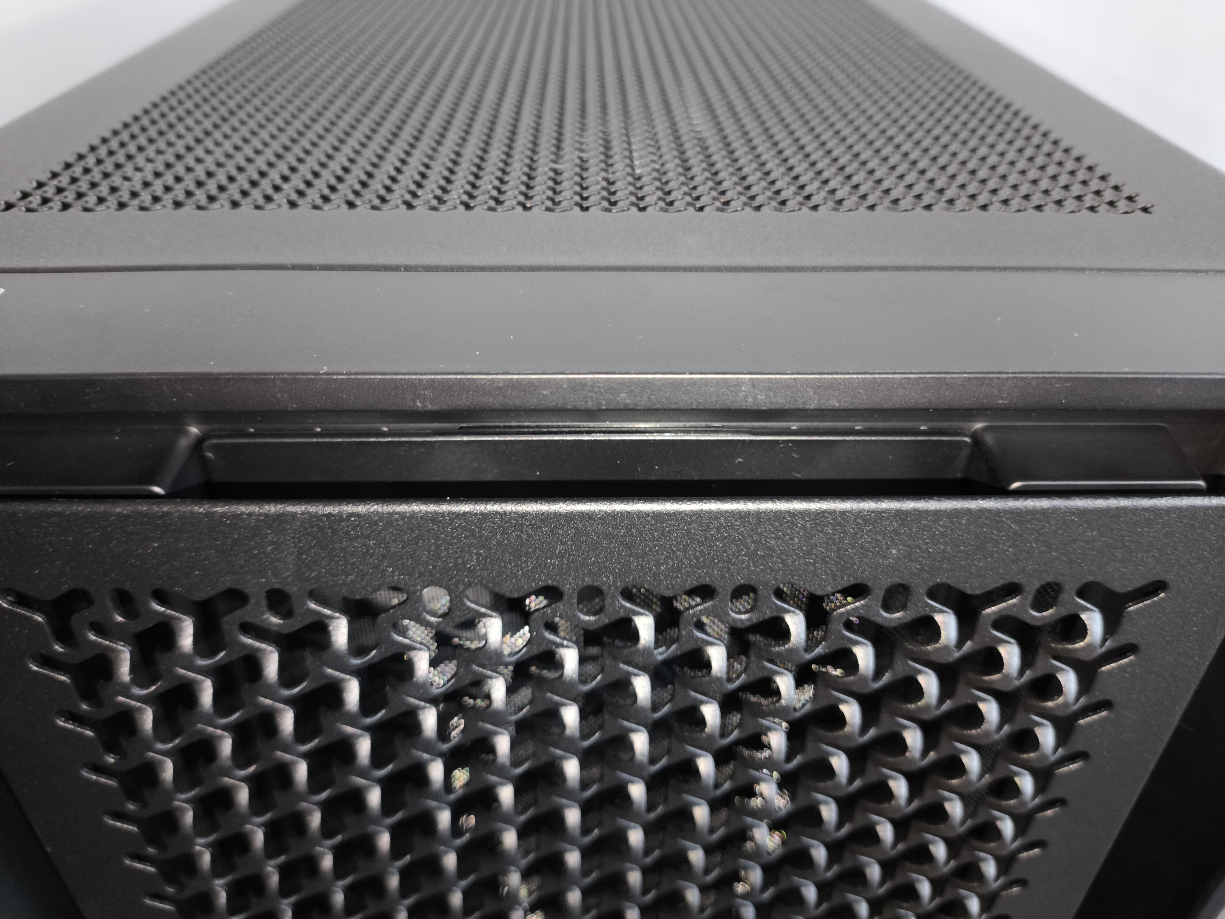 Corsair Frame 5000D RS - test obudowy. Pojemna i wysoce konfigurowalna. Ale też i głośna