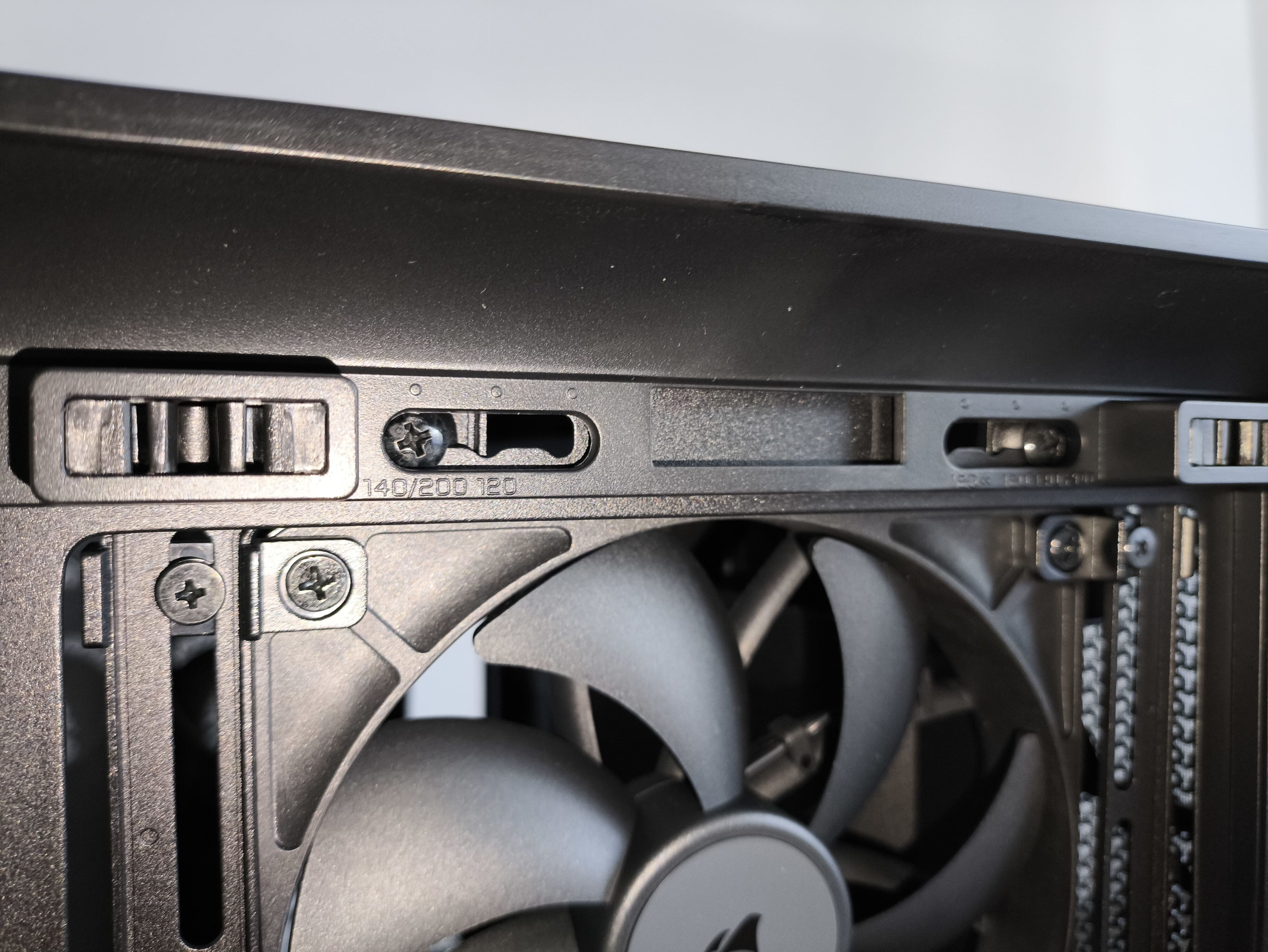 Corsair Frame 5000D RS - test obudowy. Pojemna i wysoce konfigurowalna. Ale też i głośna