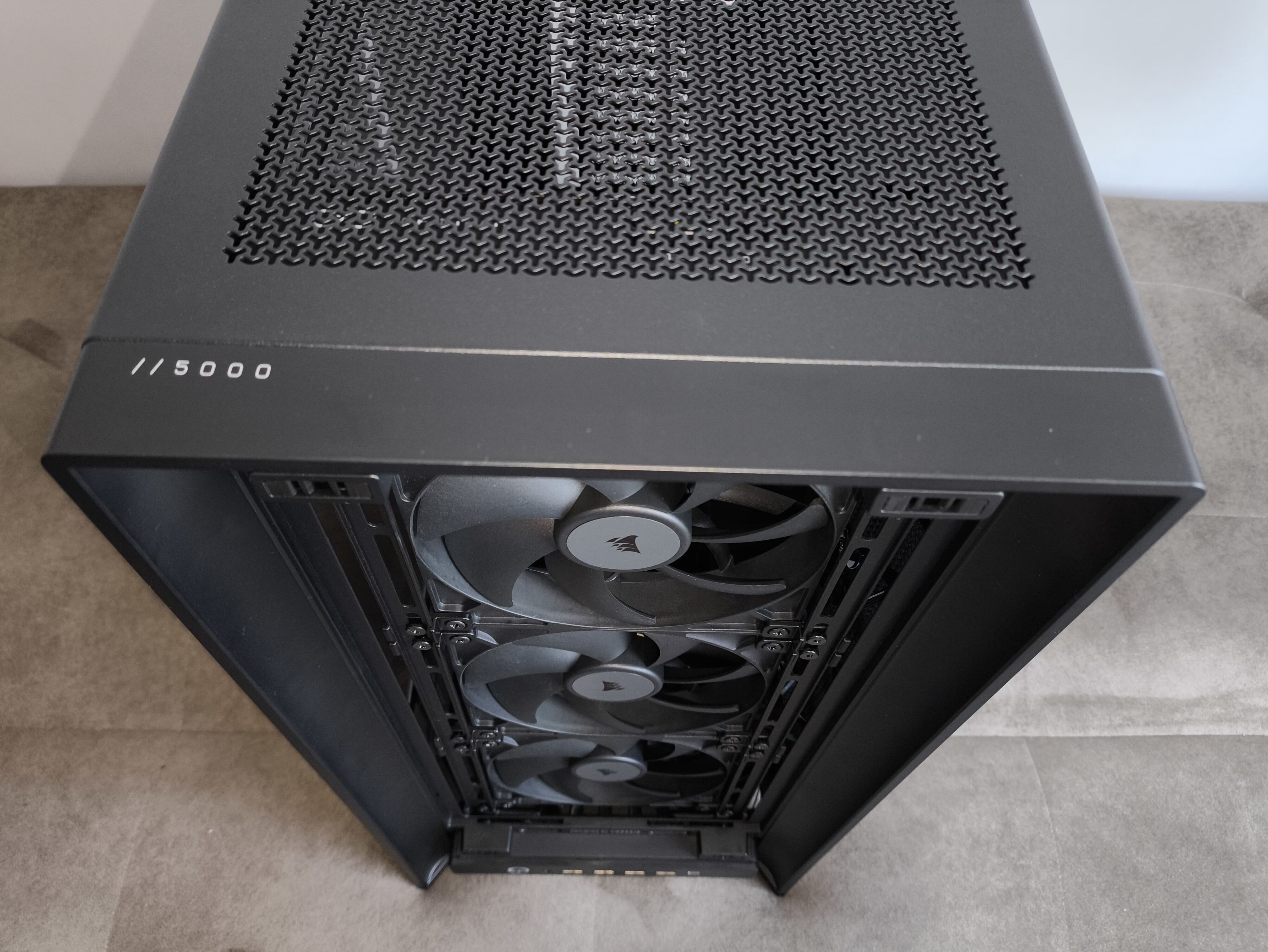 Corsair Frame 5000D RS - test obudowy. Pojemna i wysoce konfigurowalna. Ale też i głośna