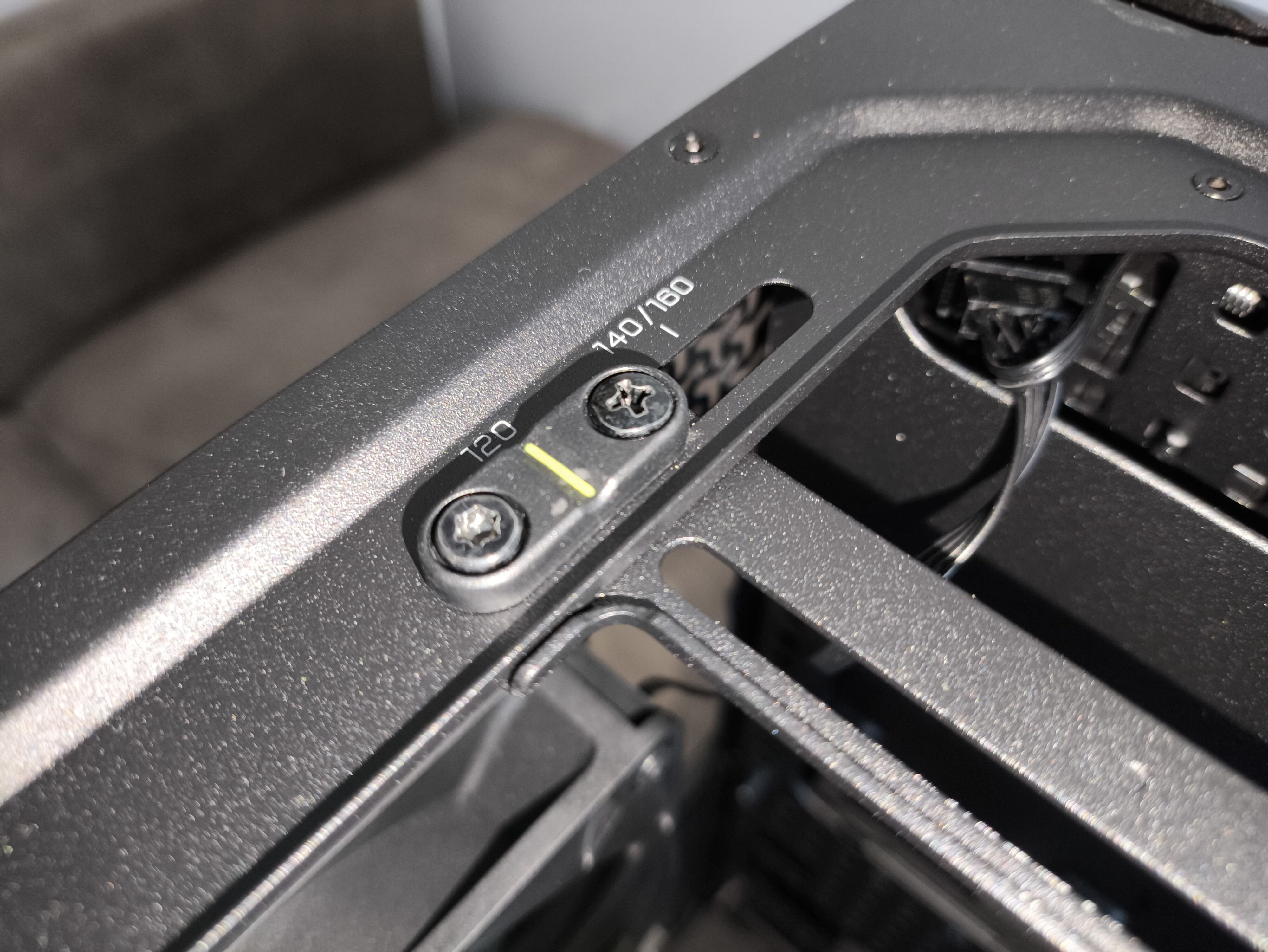 Corsair Frame 5000D RS - test obudowy. Pojemna i wysoce konfigurowalna. Ale też i głośna