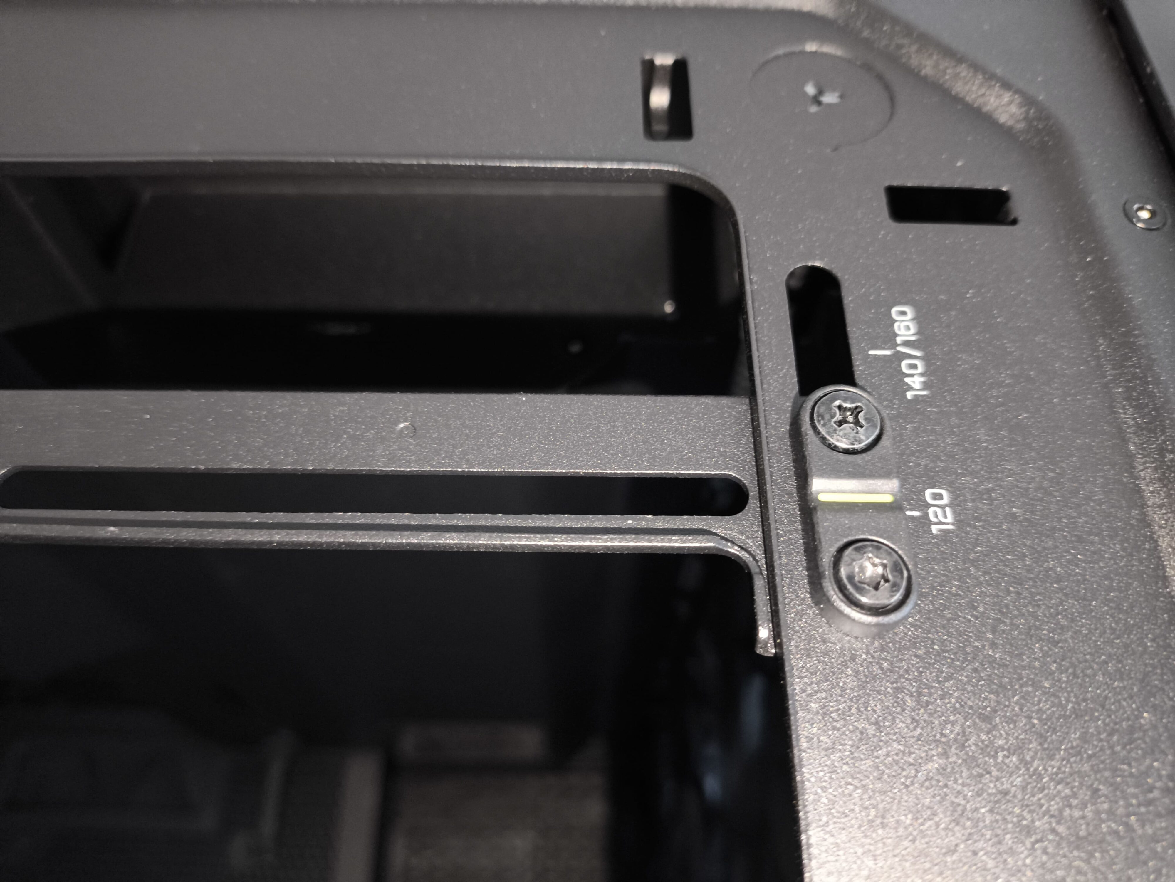 Corsair Frame 5000D RS - test obudowy. Pojemna i wysoce konfigurowalna. Ale też i głośna