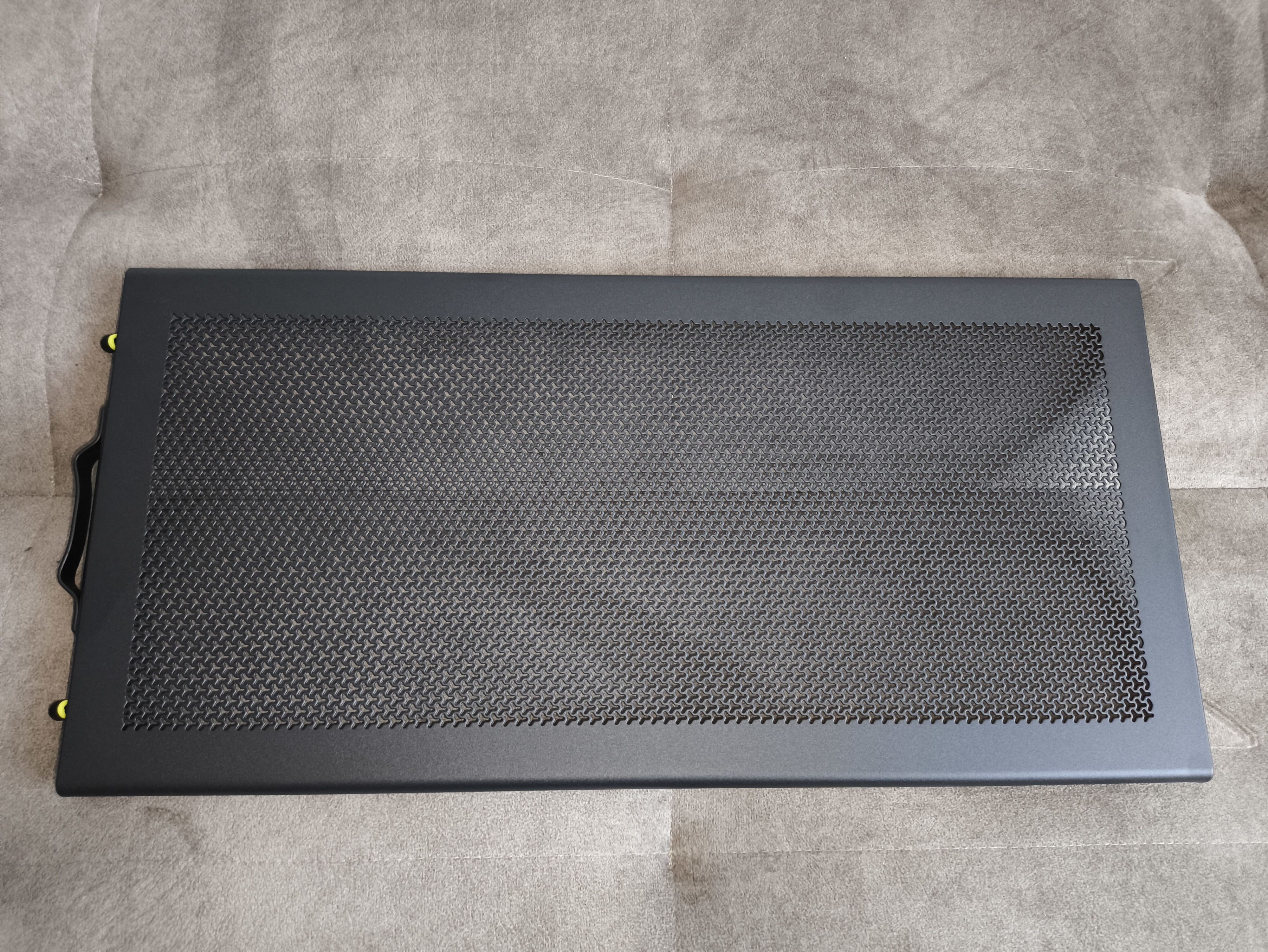 Corsair Frame 5000D RS - test obudowy. Pojemna i wysoce konfigurowalna. Ale też i głośna