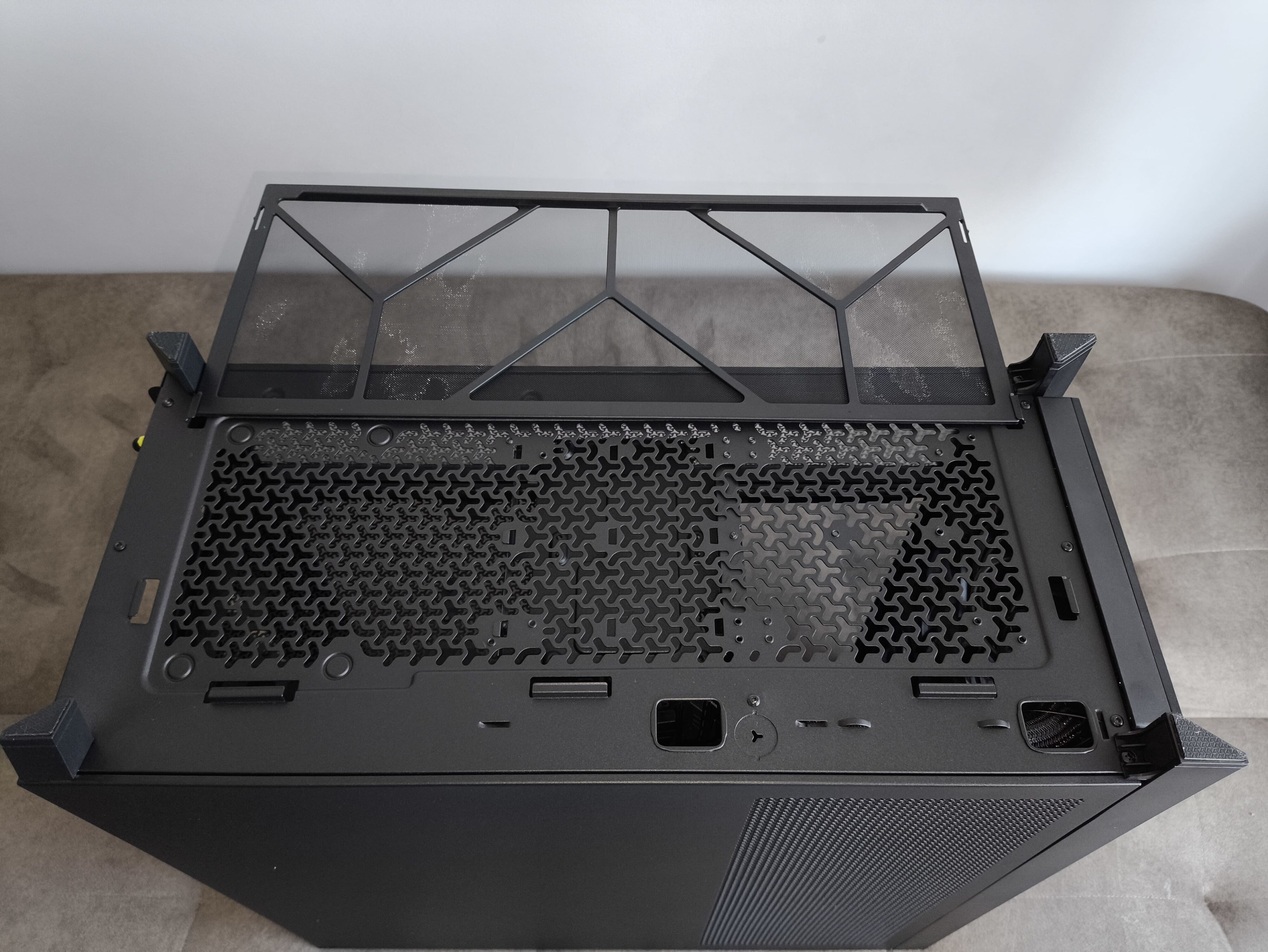 Corsair Frame 5000D RS - test obudowy. Pojemna i wysoce konfigurowalna. Ale też i głośna