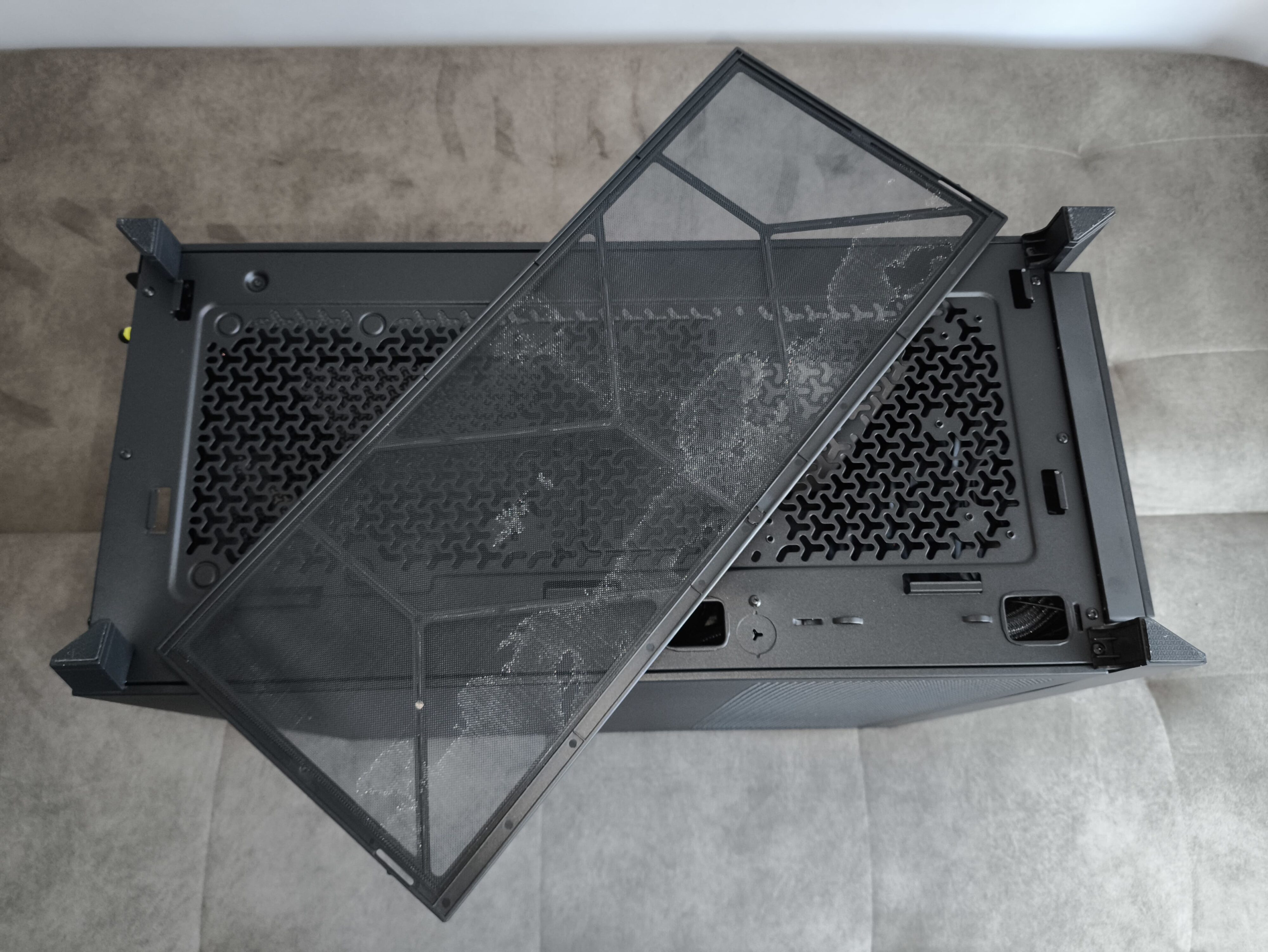 Corsair Frame 5000D RS - test obudowy. Pojemna i wysoce konfigurowalna. Ale też i głośna