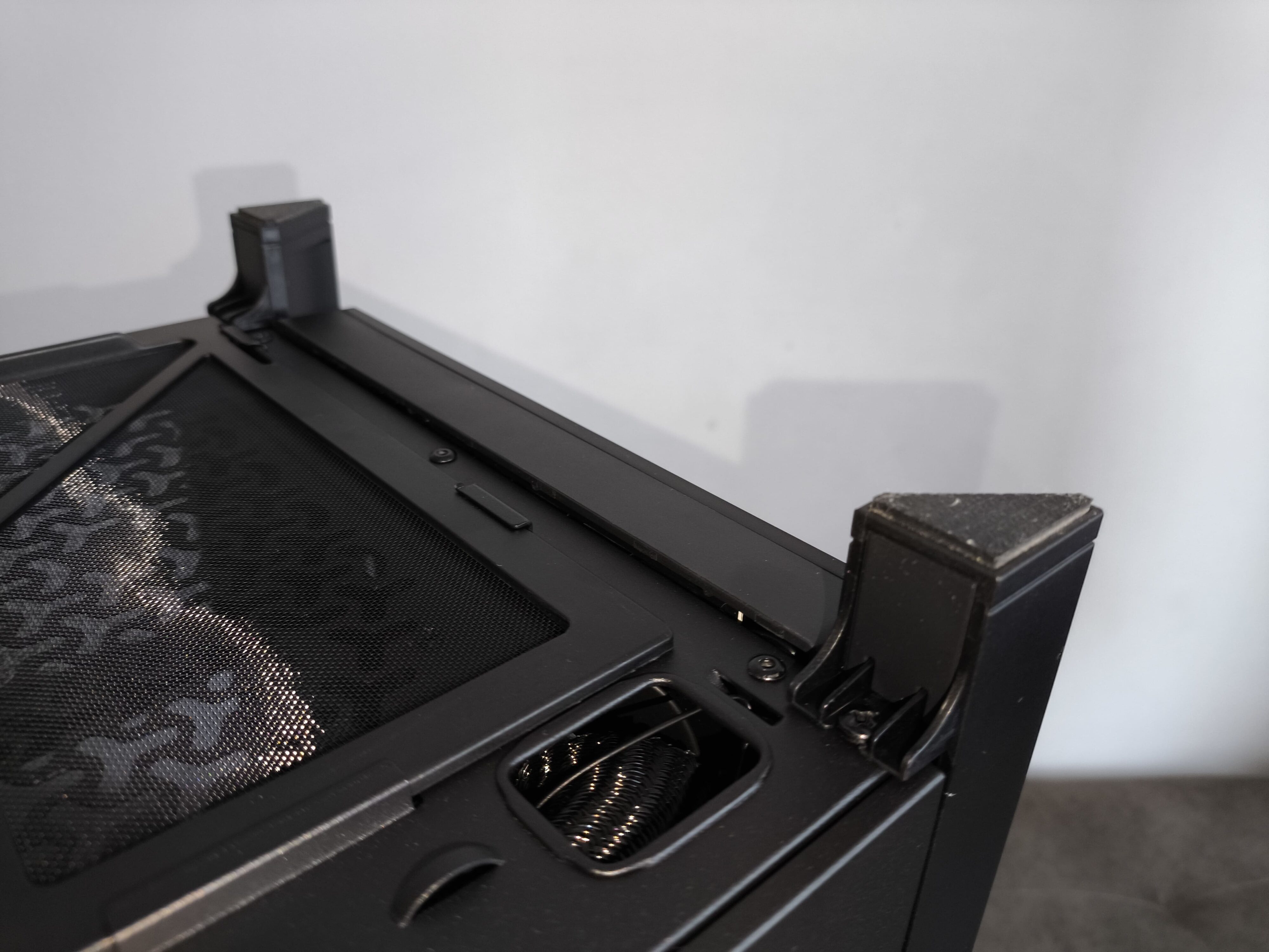 Corsair Frame 5000D RS - test obudowy. Pojemna i wysoce konfigurowalna. Ale też i głośna