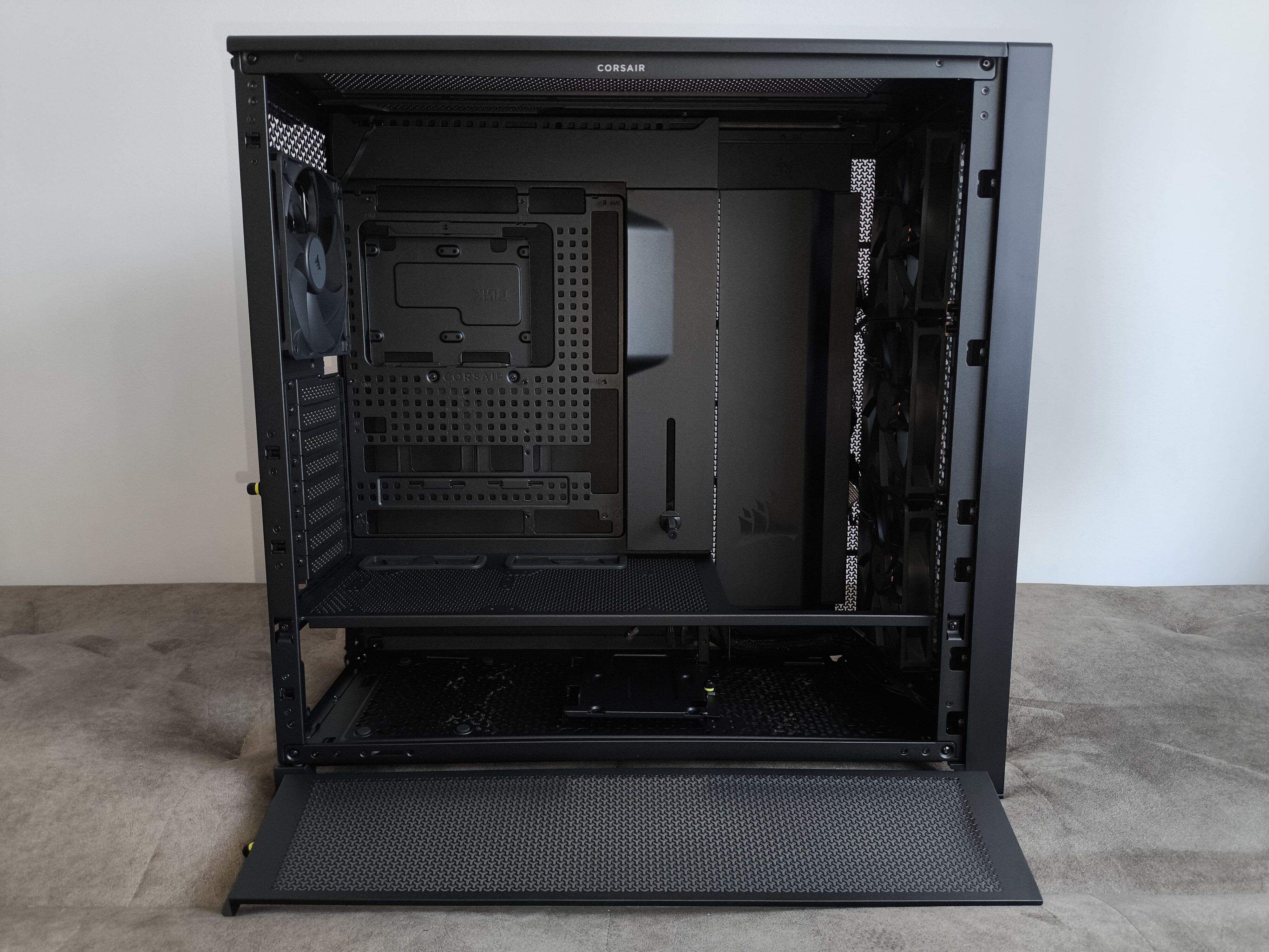 Corsair Frame 5000D RS - test obudowy. Pojemna i wysoce konfigurowalna. Ale też i głośna