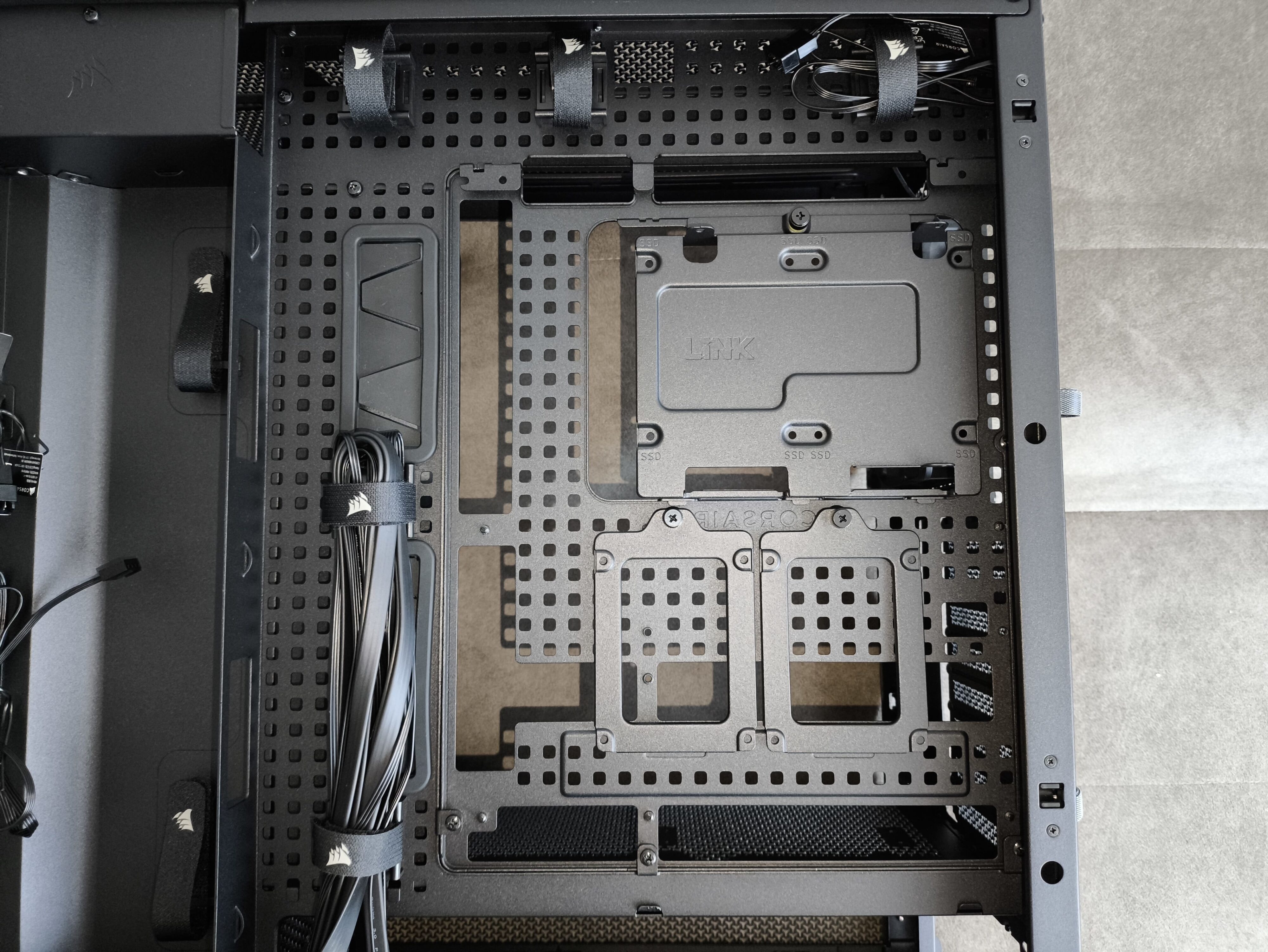 Corsair Frame 5000D RS - test obudowy. Pojemna i wysoce konfigurowalna. Ale też i głośna