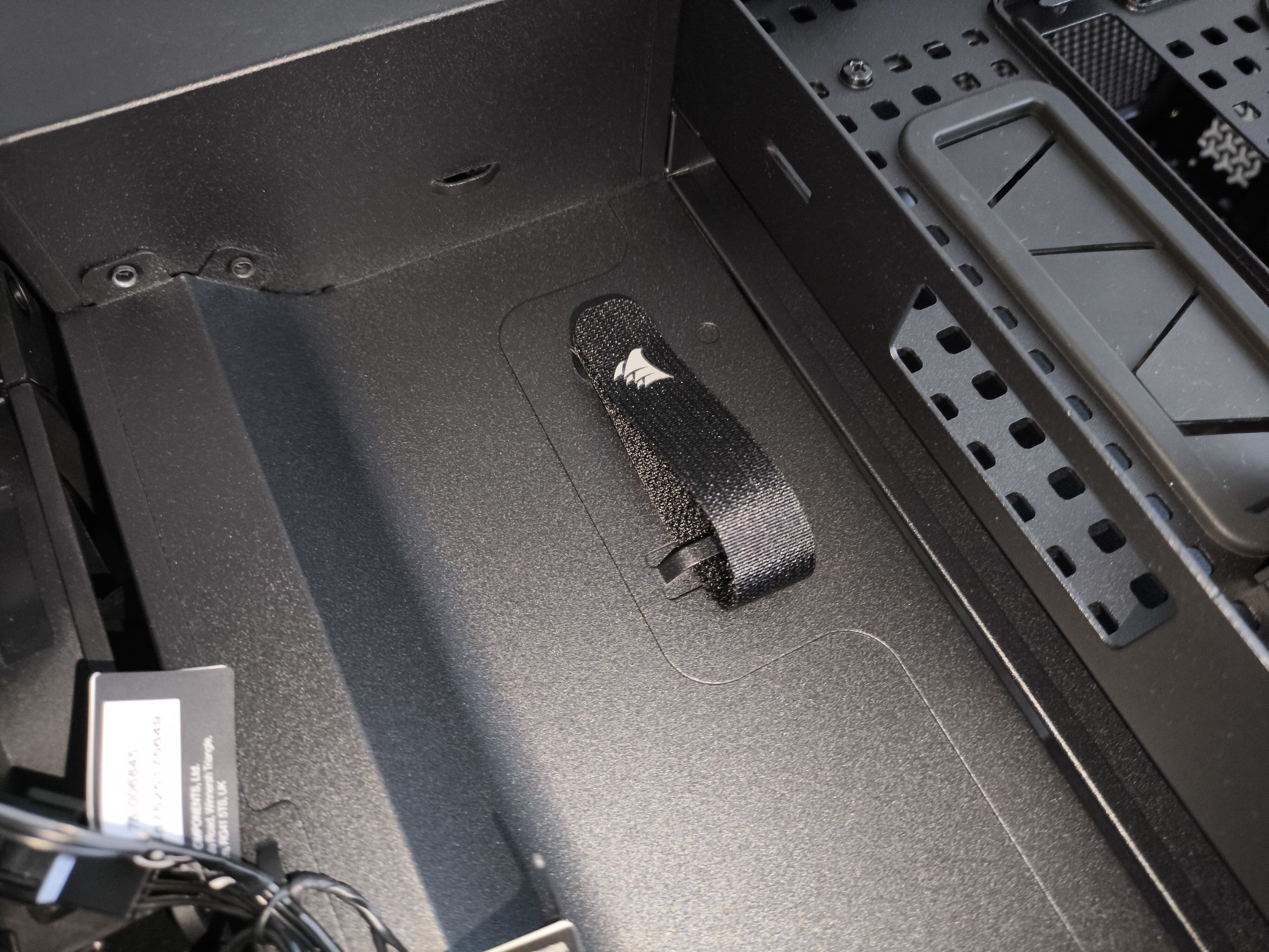 Corsair Frame 5000D RS - test obudowy. Pojemna i wysoce konfigurowalna. Ale też i głośna