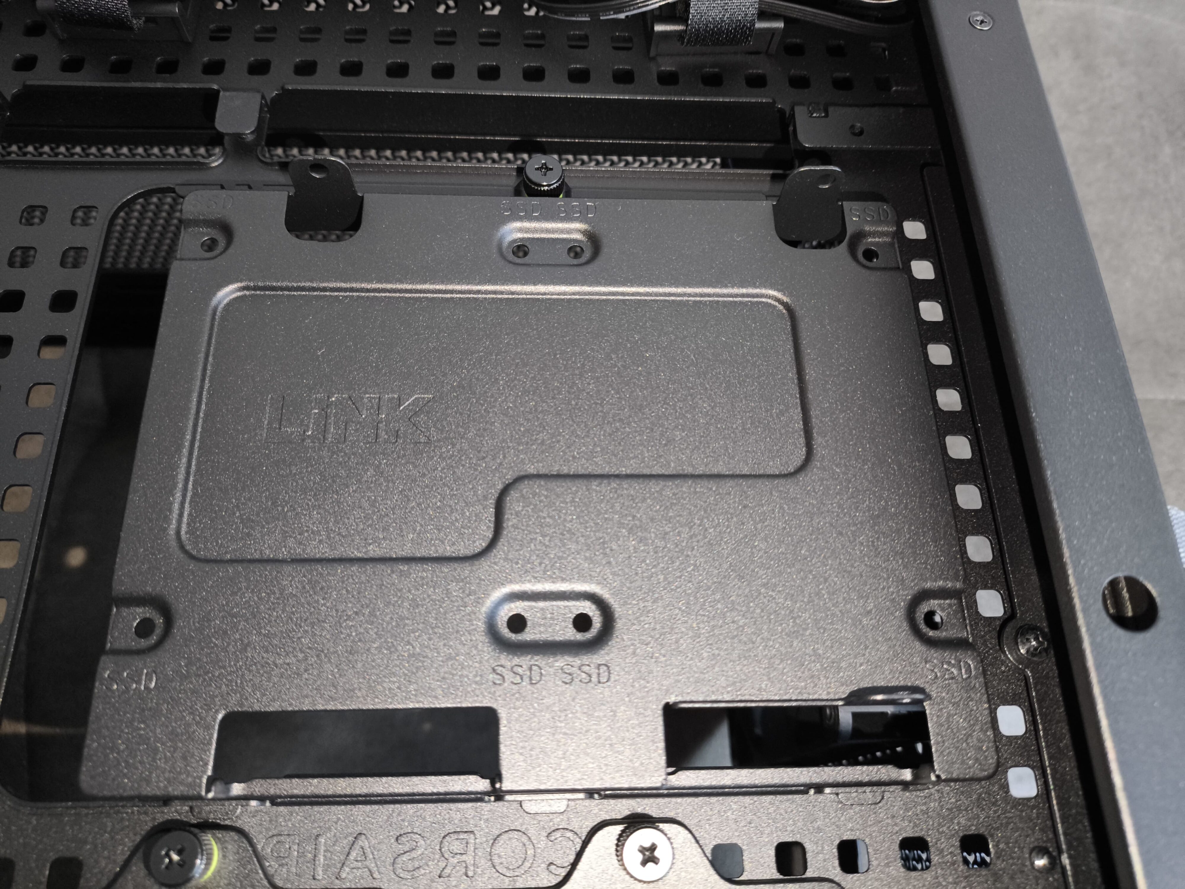 Corsair Frame 5000D RS - test obudowy. Pojemna i wysoce konfigurowalna. Ale też i głośna