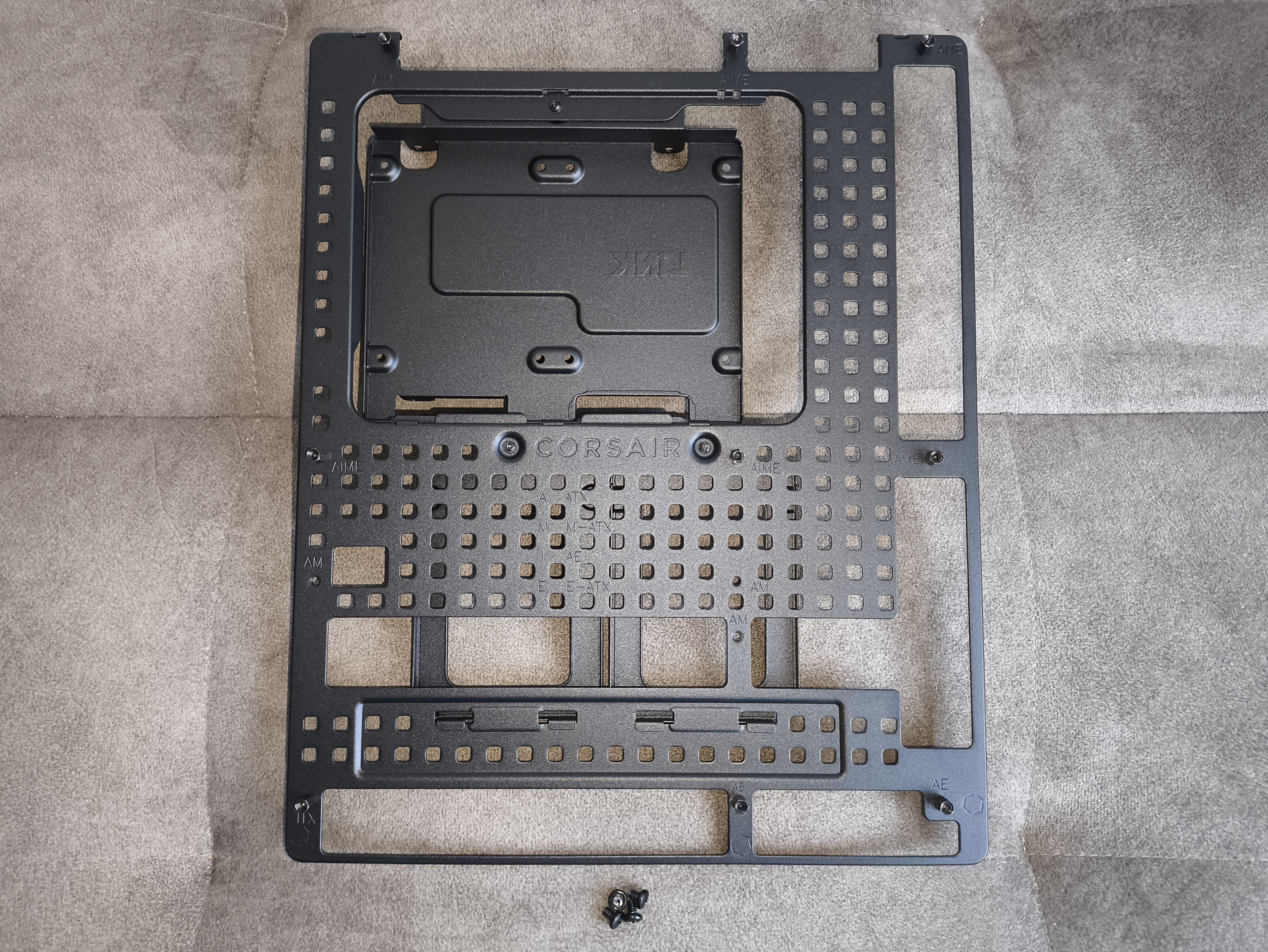 Corsair Frame 5000D RS - test obudowy. Pojemna i wysoce konfigurowalna. Ale też i głośna
