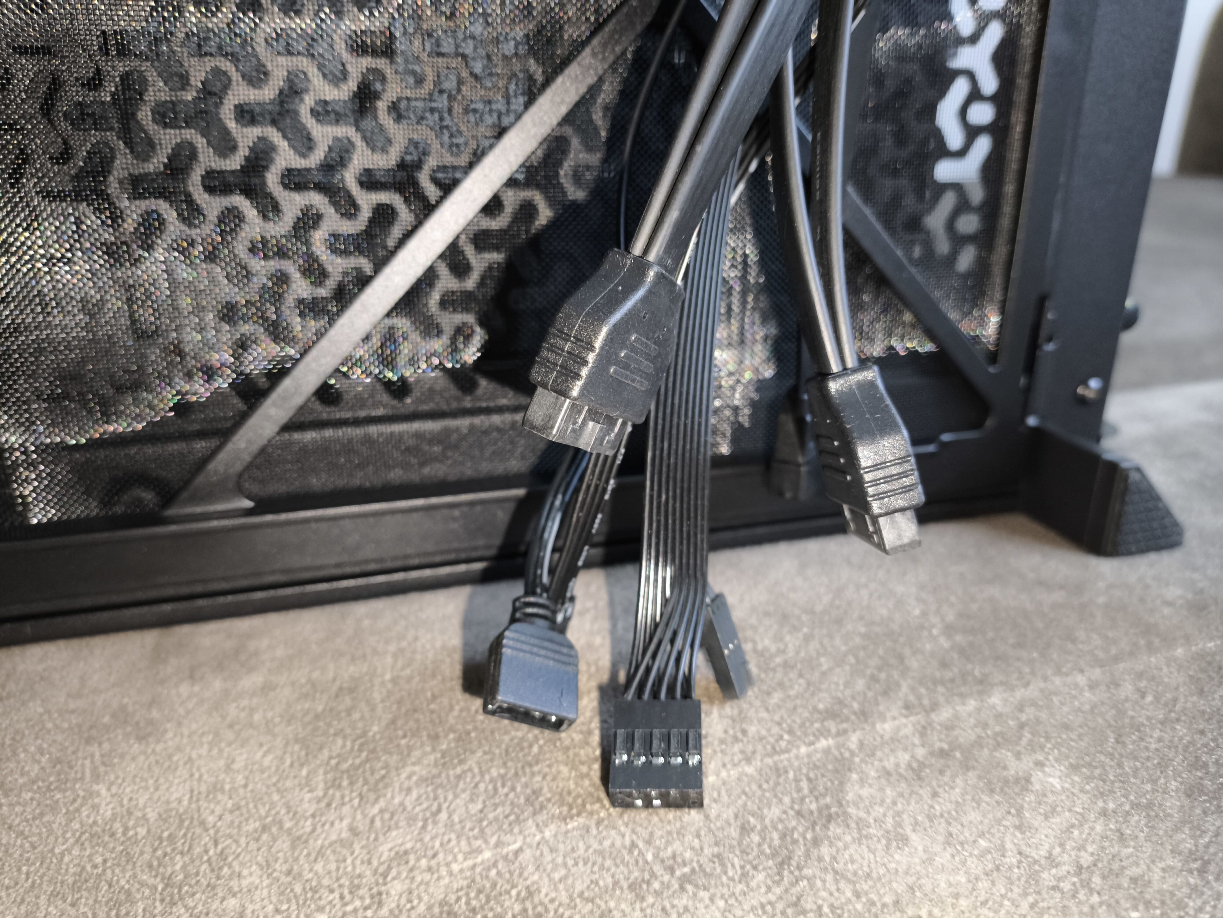 Corsair Frame 5000D RS - test obudowy. Pojemna i wysoce konfigurowalna. Ale też i głośna