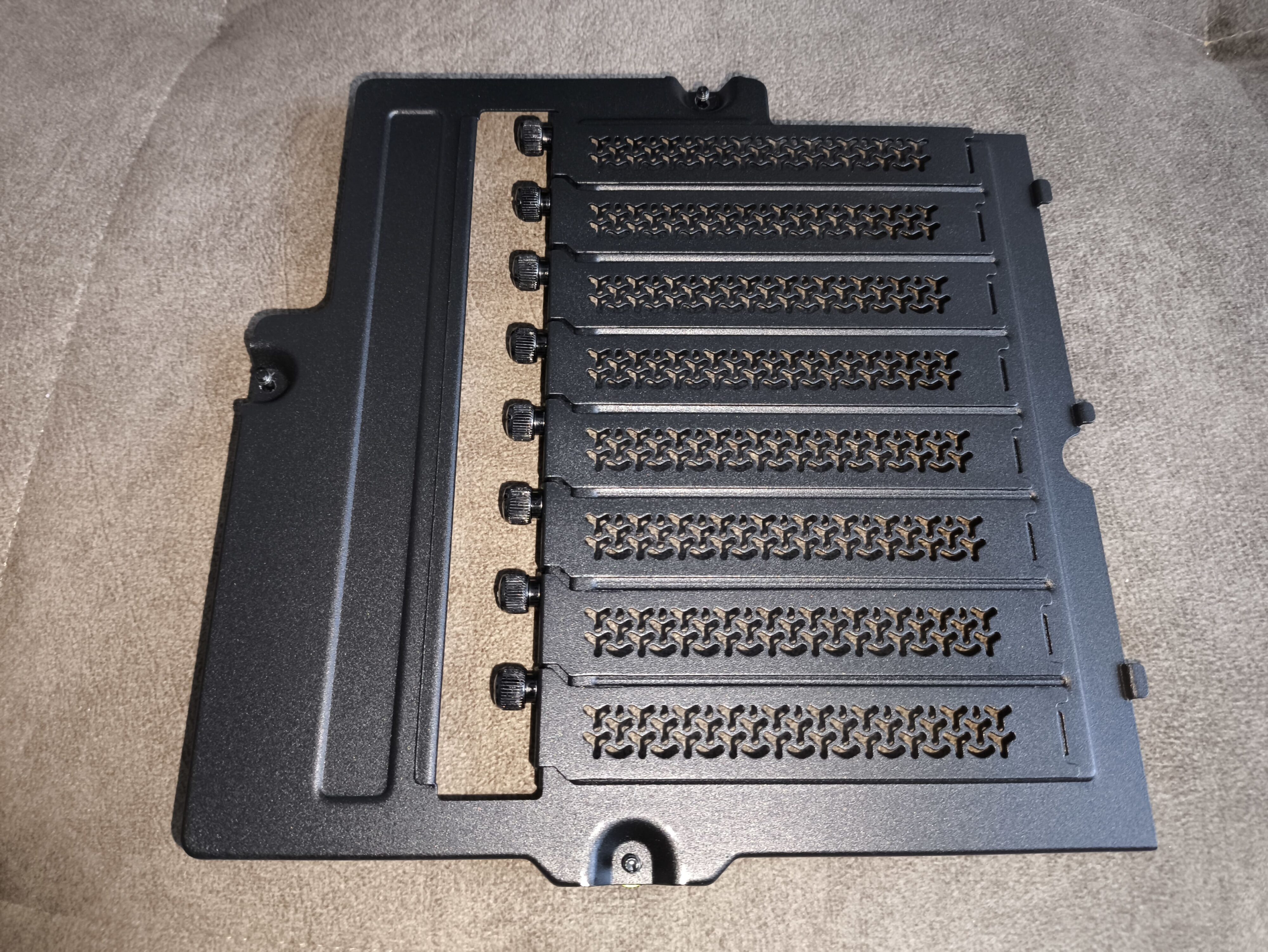 Corsair Frame 5000D RS - test obudowy. Pojemna i wysoce konfigurowalna. Ale też i głośna