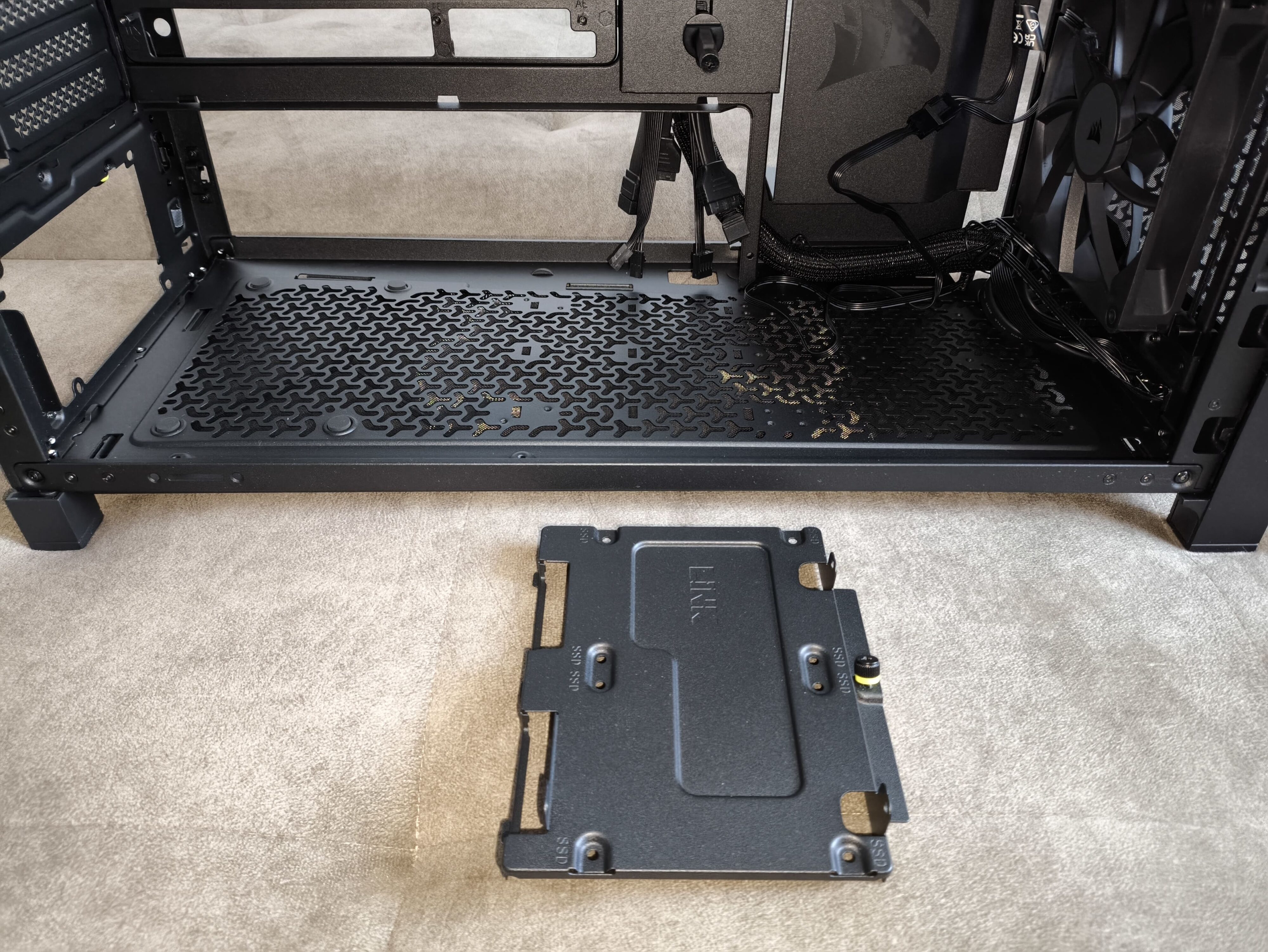 Corsair Frame 5000D RS - test obudowy. Pojemna i wysoce konfigurowalna. Ale też i głośna