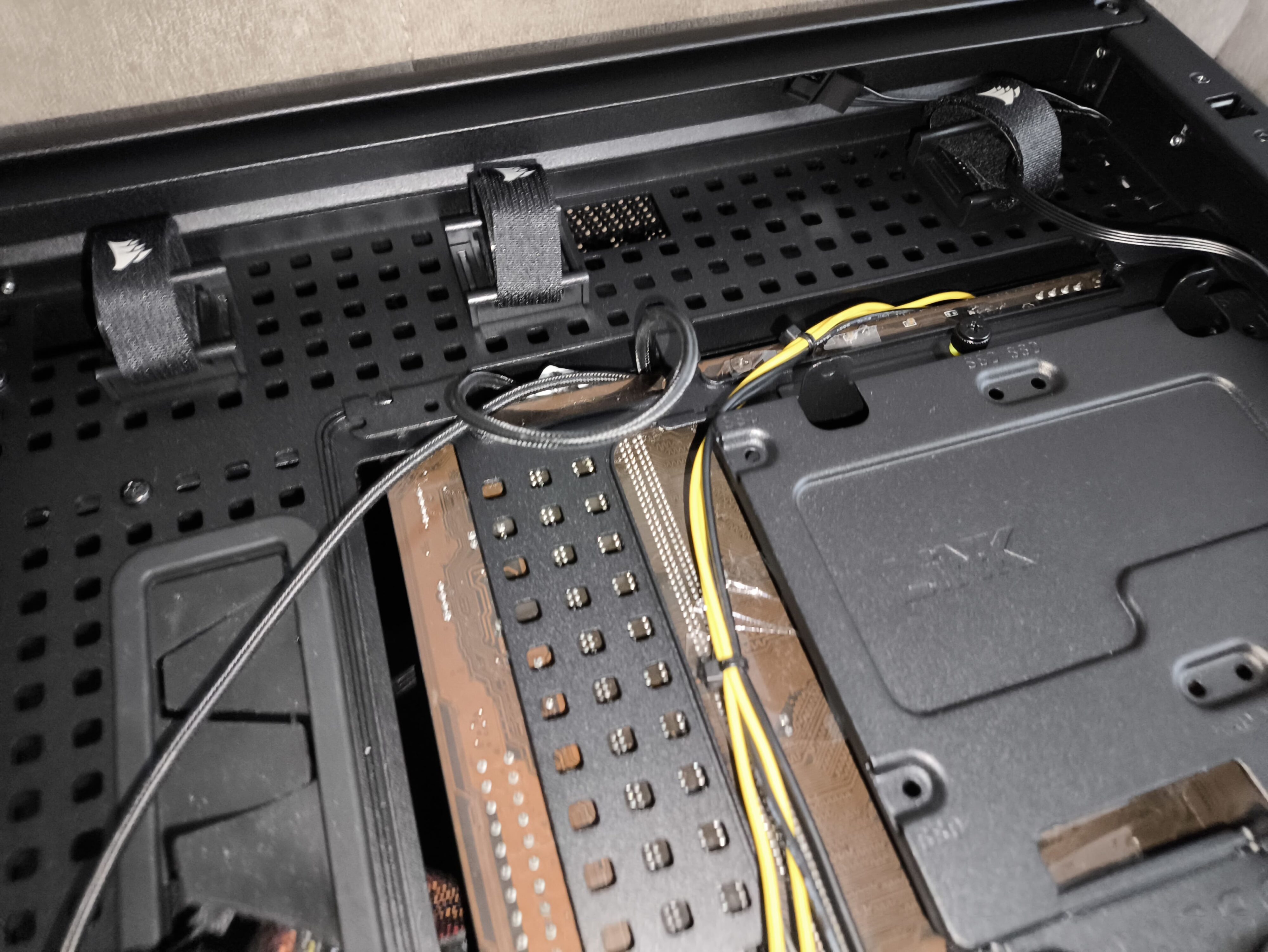 Corsair Frame 5000D RS - test obudowy. Pojemna i wysoce konfigurowalna. Ale też i głośna