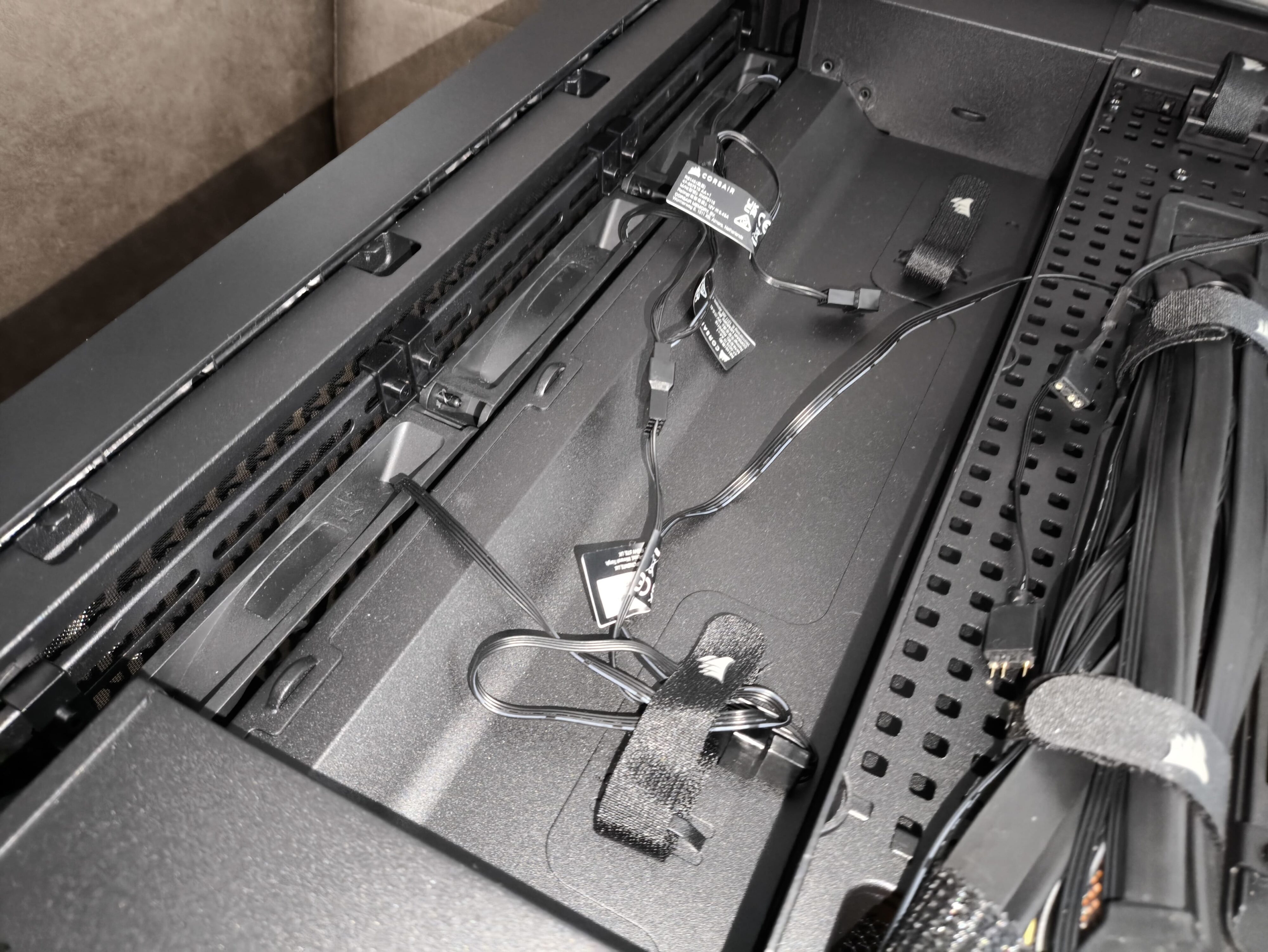 Corsair Frame 5000D RS - test obudowy. Pojemna i wysoce konfigurowalna. Ale też i głośna