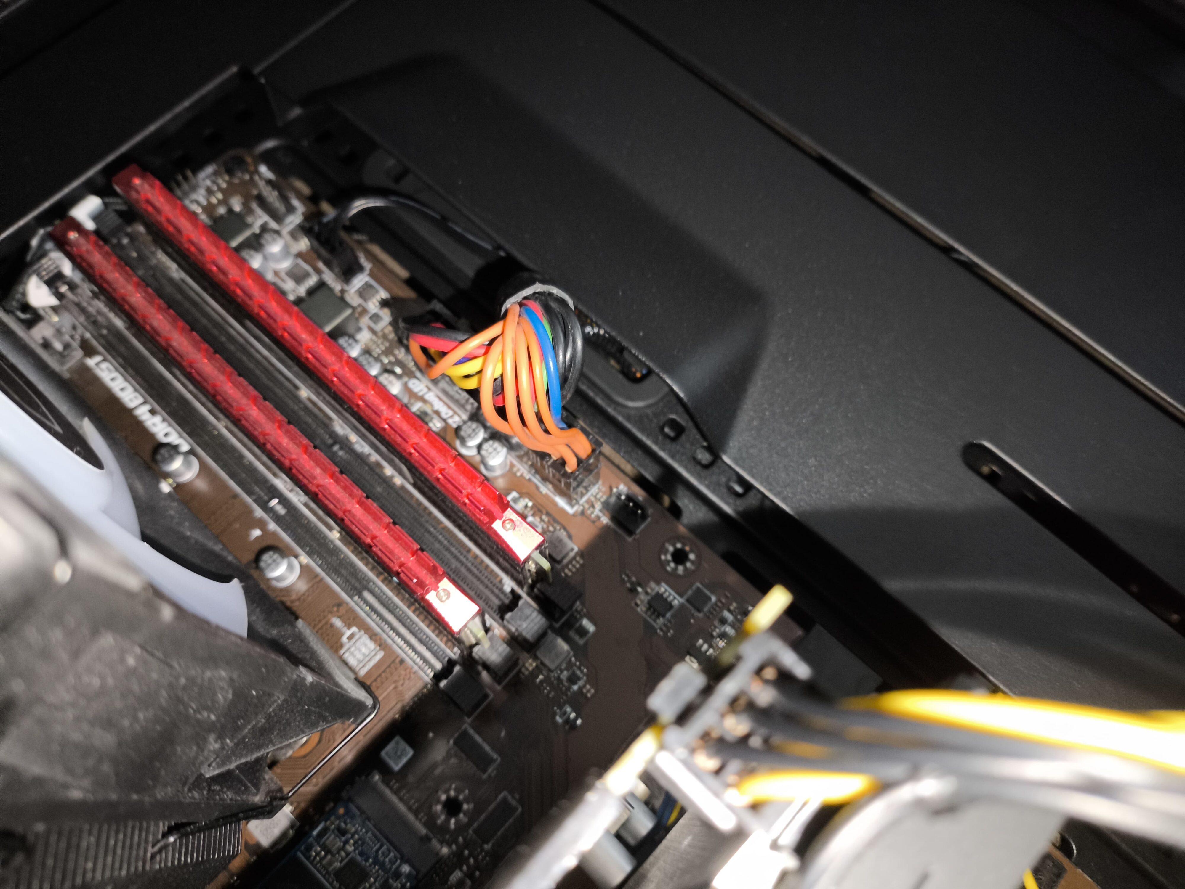 Corsair Frame 5000D RS - test obudowy. Pojemna i wysoce konfigurowalna. Ale też i głośna