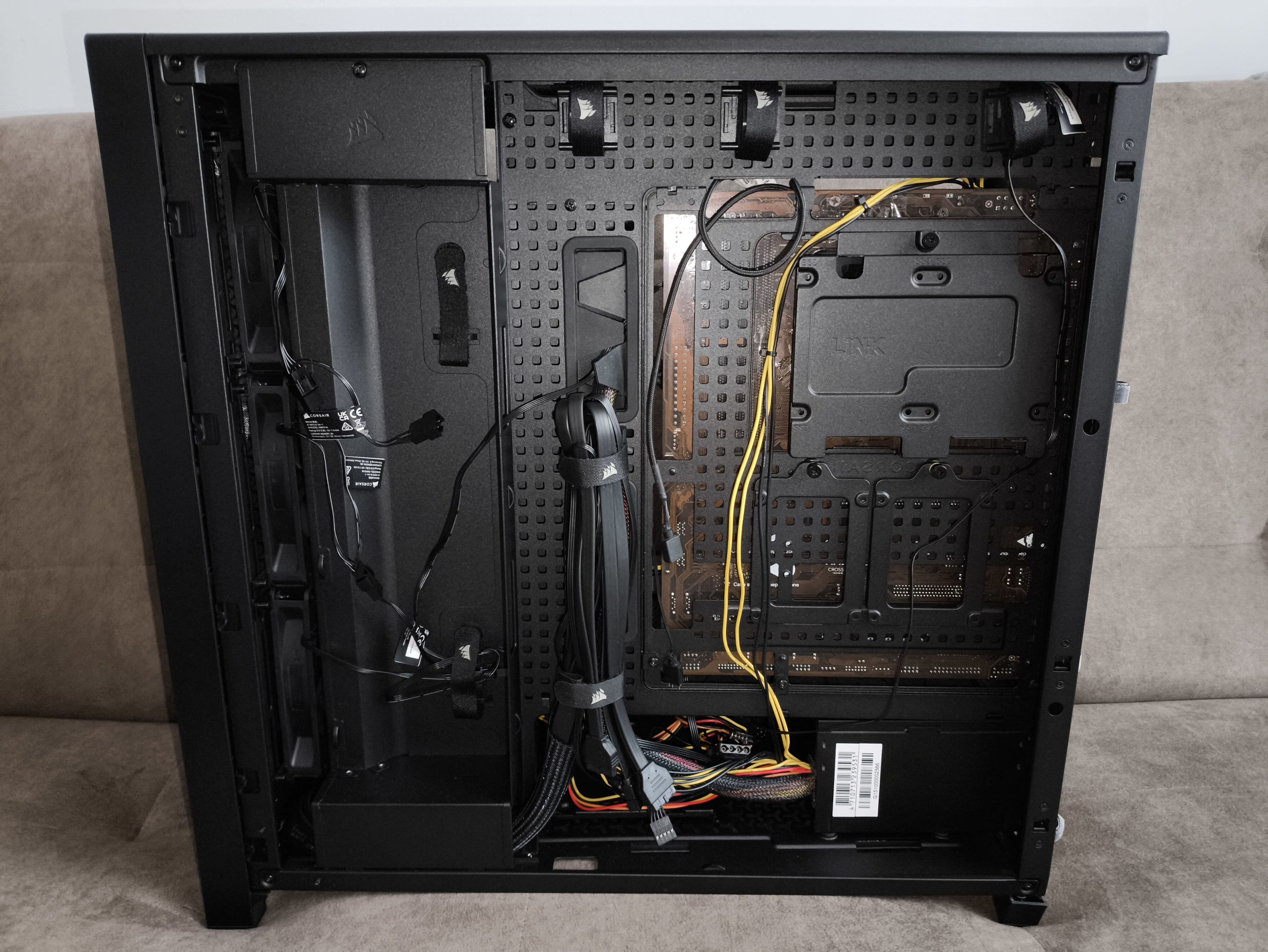 Corsair Frame 5000D RS - test obudowy. Pojemna i wysoce konfigurowalna. Ale też i głośna