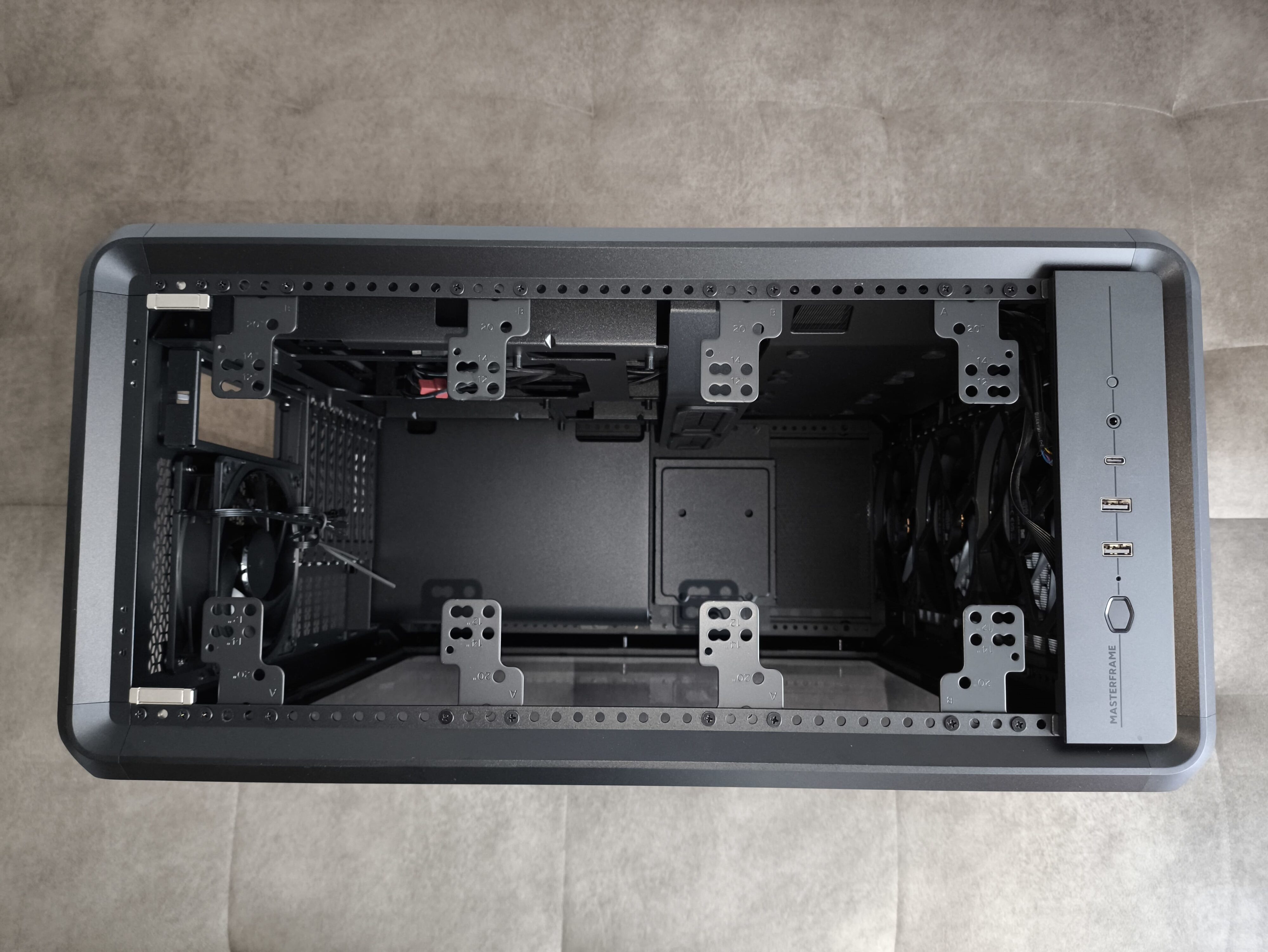 Cooler Master MasterFrame 600 - test obudowy. Możesz robić z nią co chcesz. Teoretycznie. To wciąż bardziej prototyp aniżeli gotowy produkt