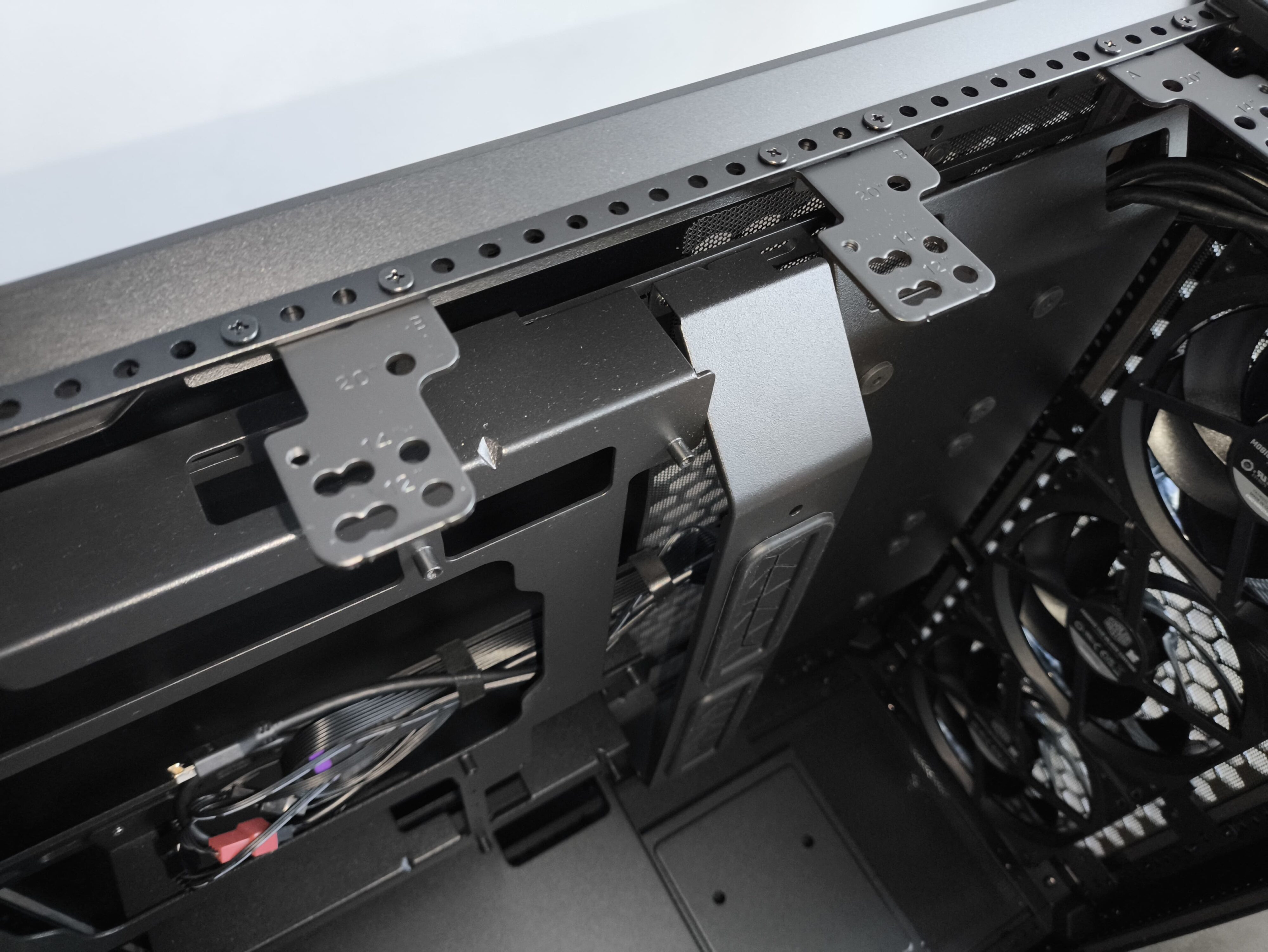 Cooler Master MasterFrame 600 - test obudowy. Możesz robić z nią co chcesz. Teoretycznie. To wciąż bardziej prototyp aniżeli gotowy produkt