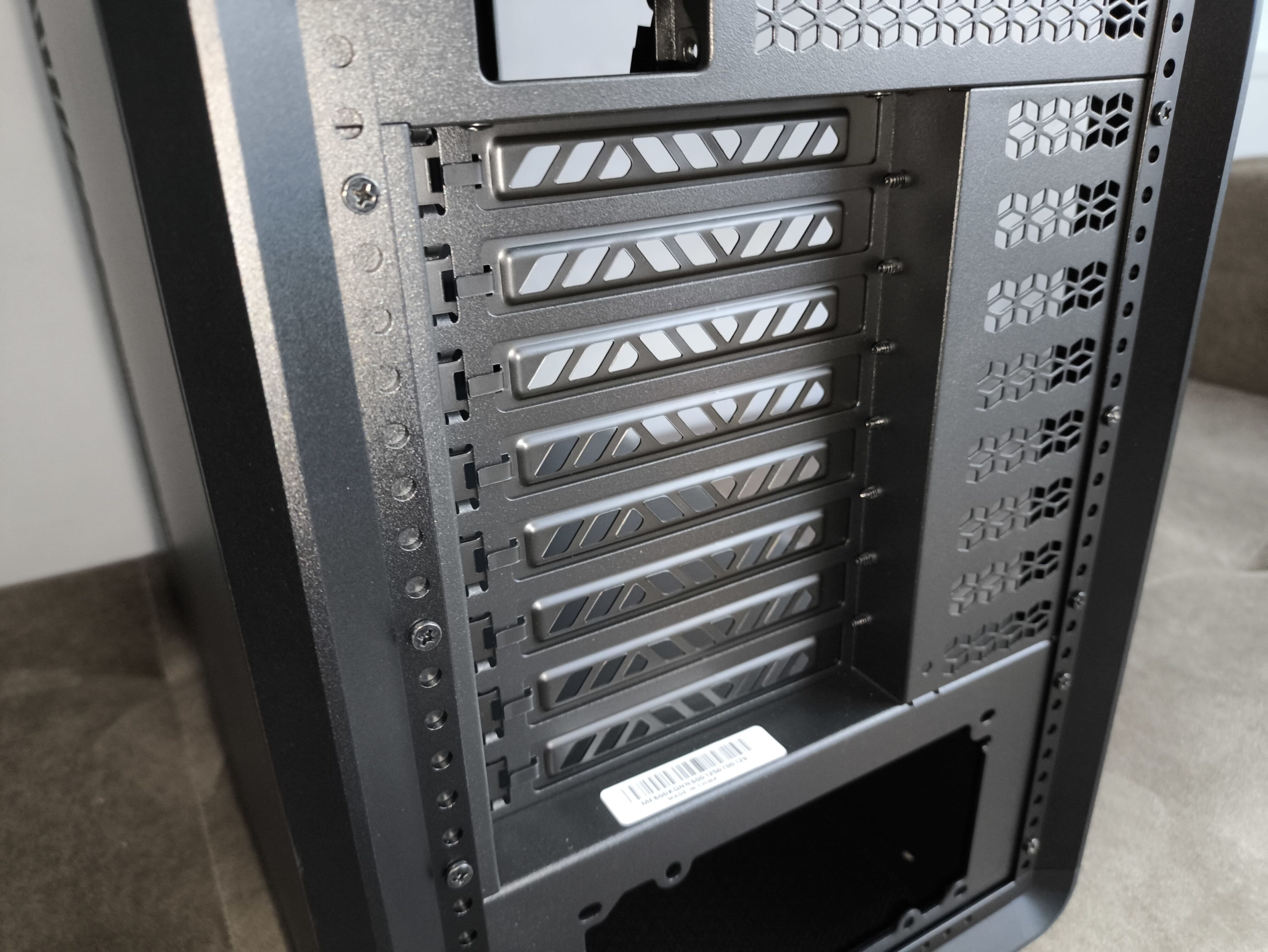 Cooler Master MasterFrame 600 - test obudowy. Możesz robić z nią co chcesz. Teoretycznie. To wciąż bardziej prototyp aniżeli gotowy produkt