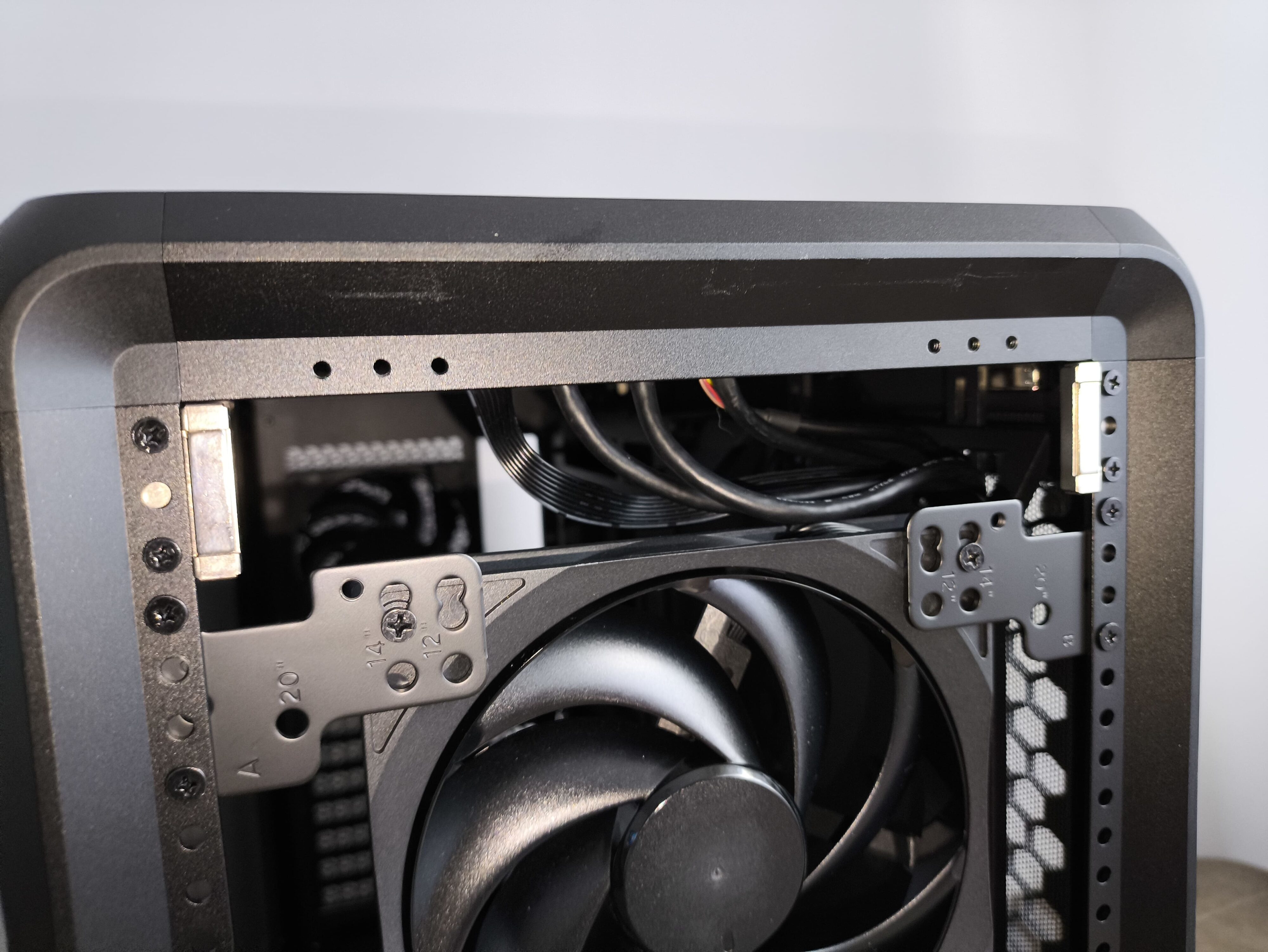 Cooler Master MasterFrame 600 - test obudowy. Możesz robić z nią co chcesz. Teoretycznie. To wciąż bardziej prototyp aniżeli gotowy produkt