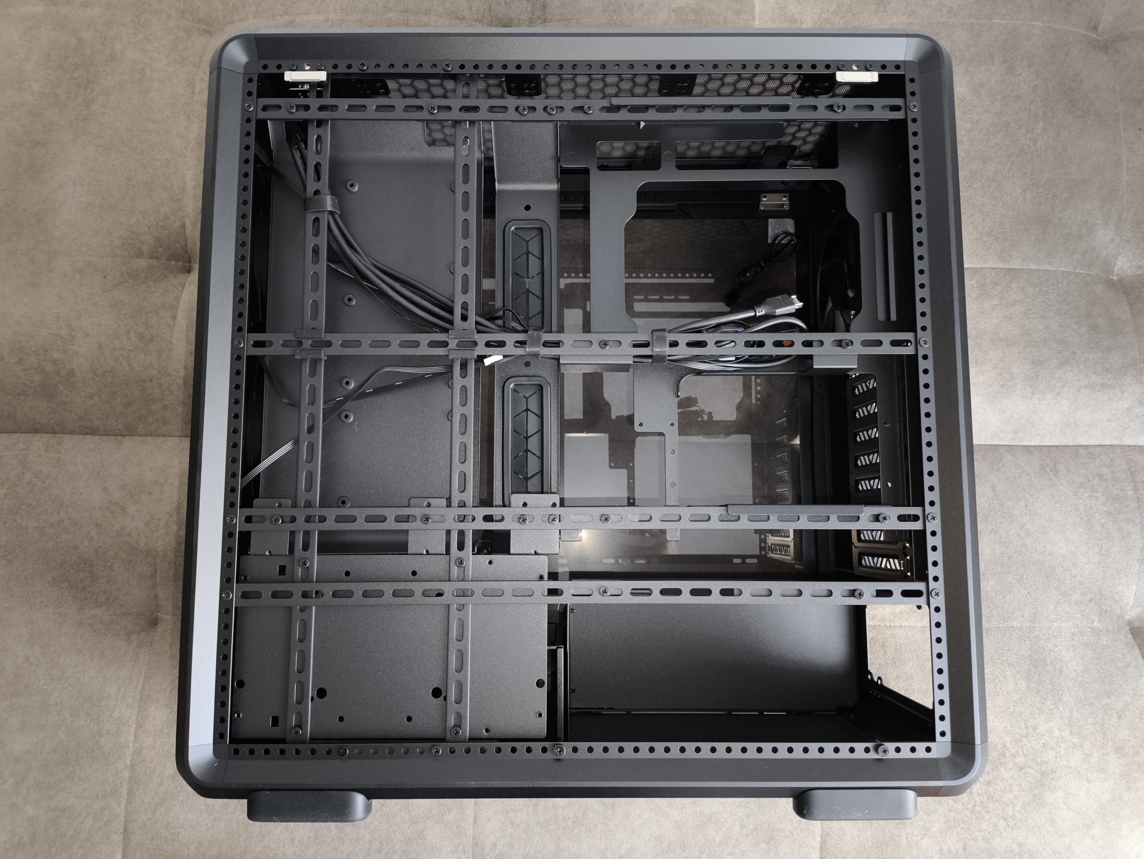 Cooler Master MasterFrame 600 - test obudowy. Możesz robić z nią co chcesz. Teoretycznie. To wciąż bardziej prototyp aniżeli gotowy produkt