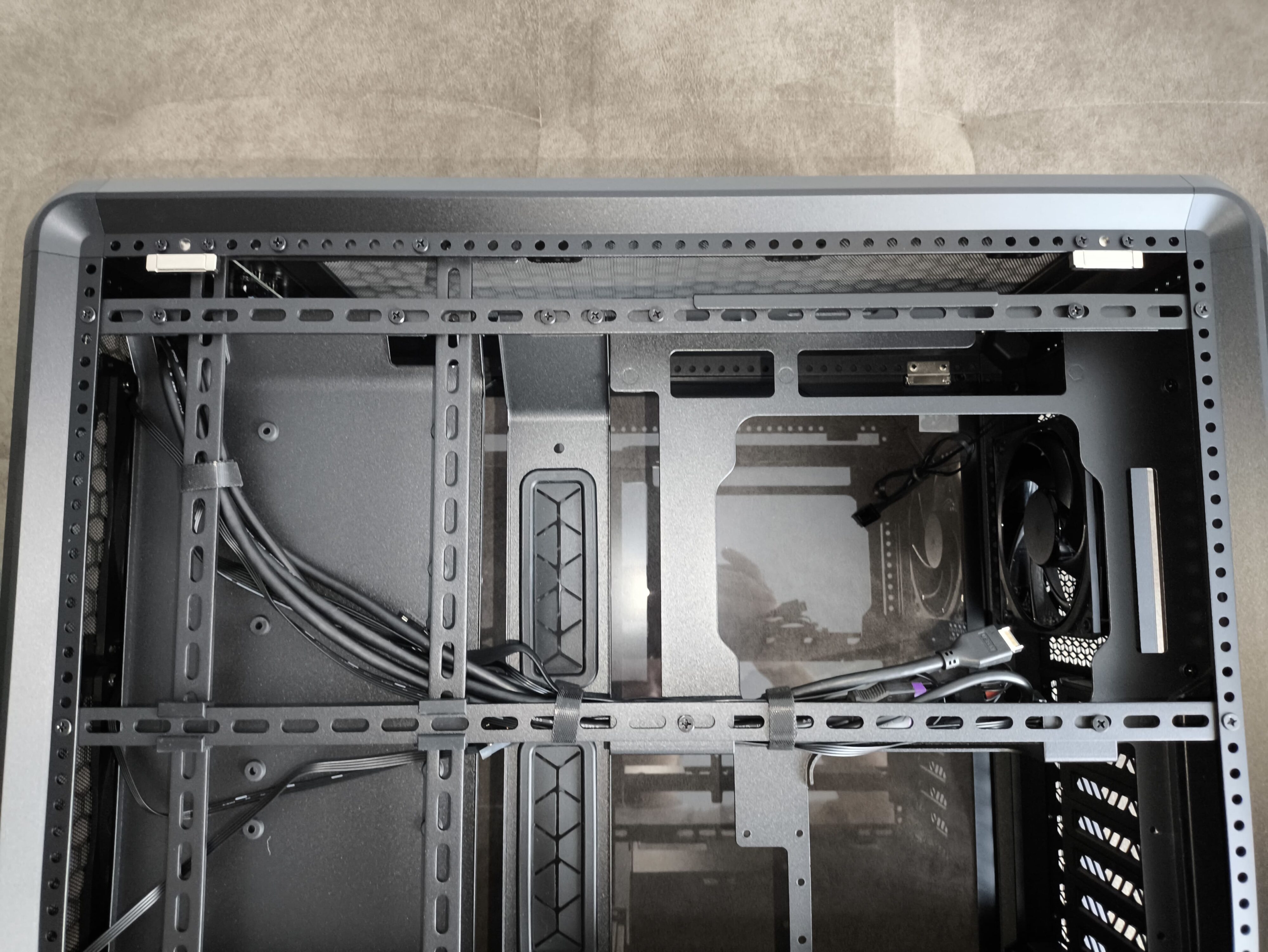 Cooler Master MasterFrame 600 - test obudowy. Możesz robić z nią co chcesz. Teoretycznie. To wciąż bardziej prototyp aniżeli gotowy produkt