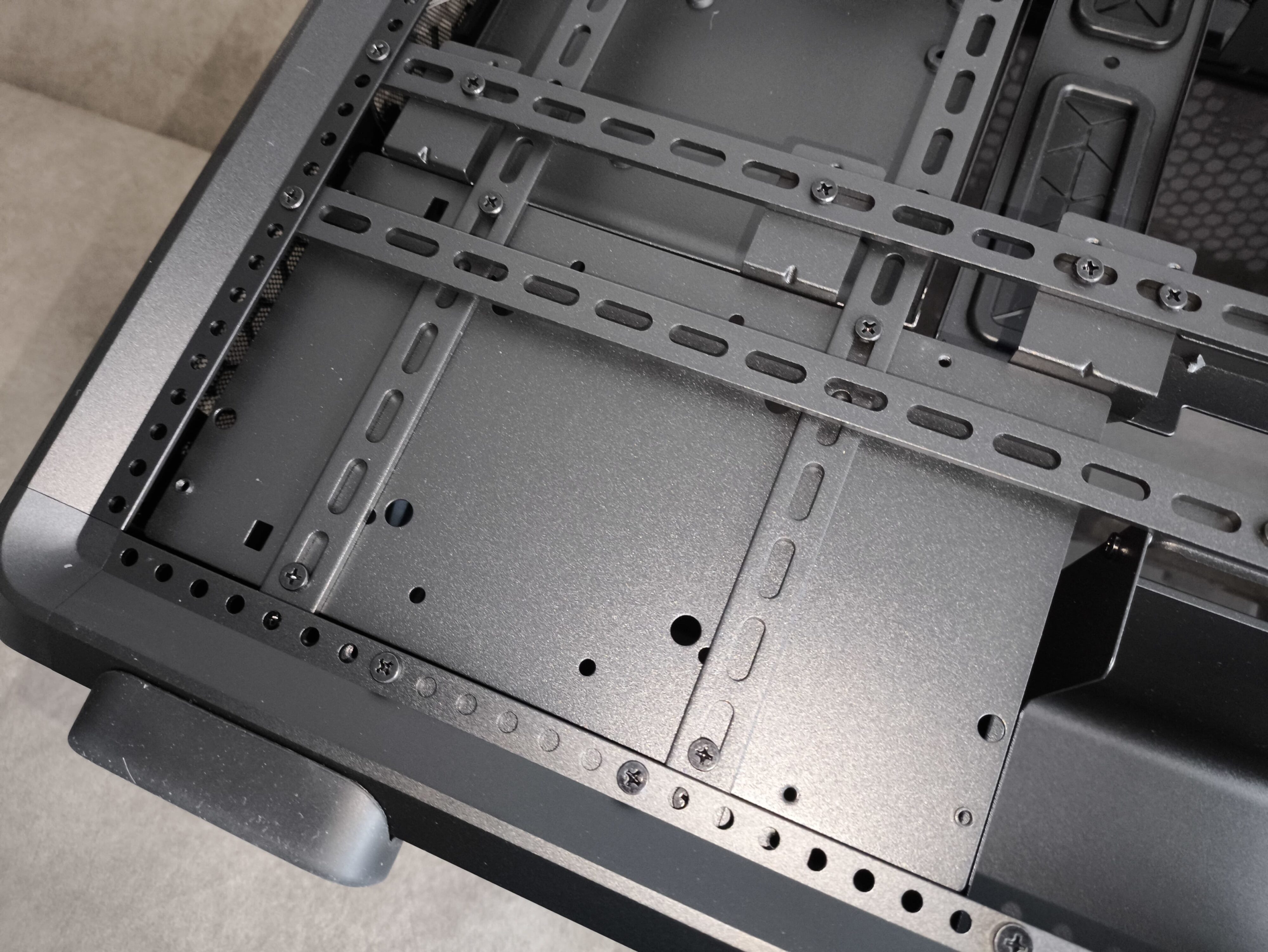 Cooler Master MasterFrame 600 - test obudowy. Możesz robić z nią co chcesz. Teoretycznie. To wciąż bardziej prototyp aniżeli gotowy produkt